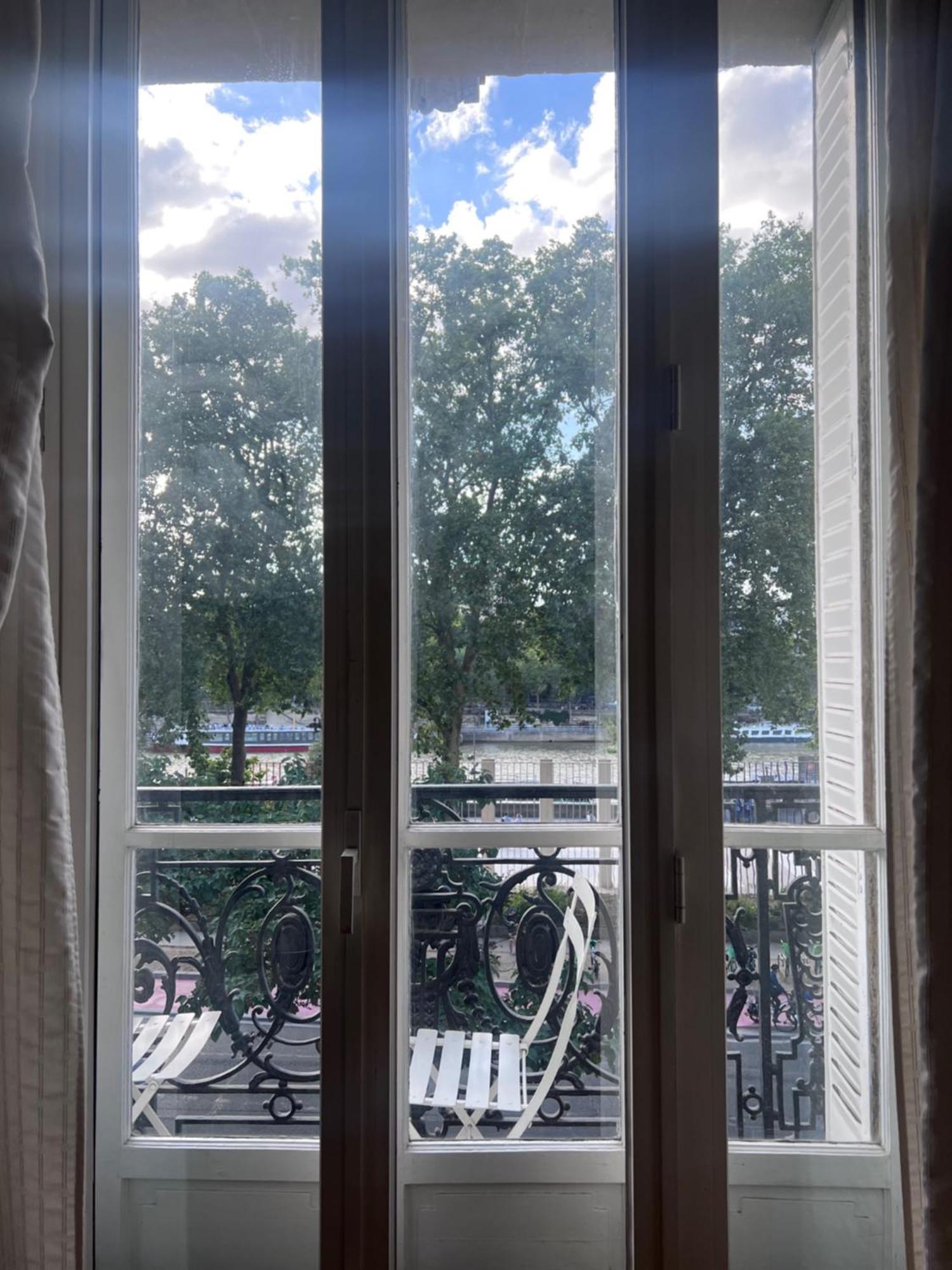 Eiffel Edge Escape 30 M From Eiffel Tower Homestay *