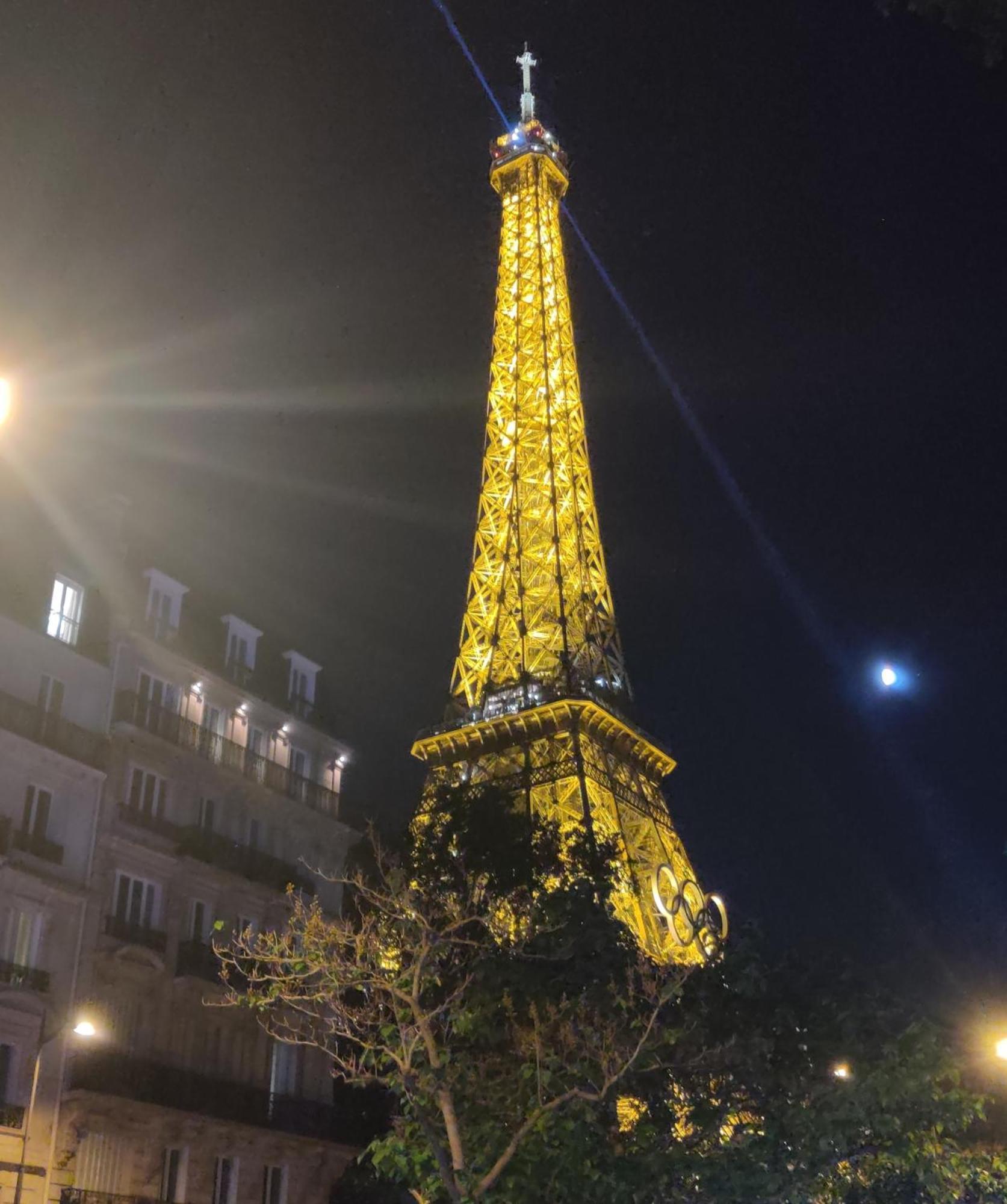 Homestay Eiffel Edge Escape 30 M From Eiffel Tower Paris
