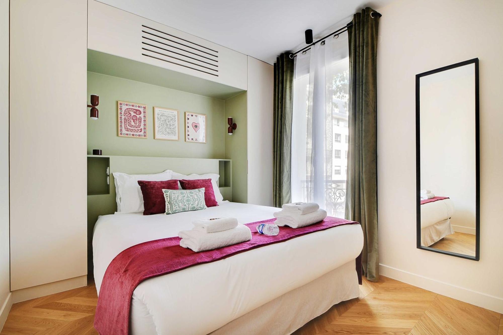 Apartment Parisian With Air Conditioning Eiffel Tower