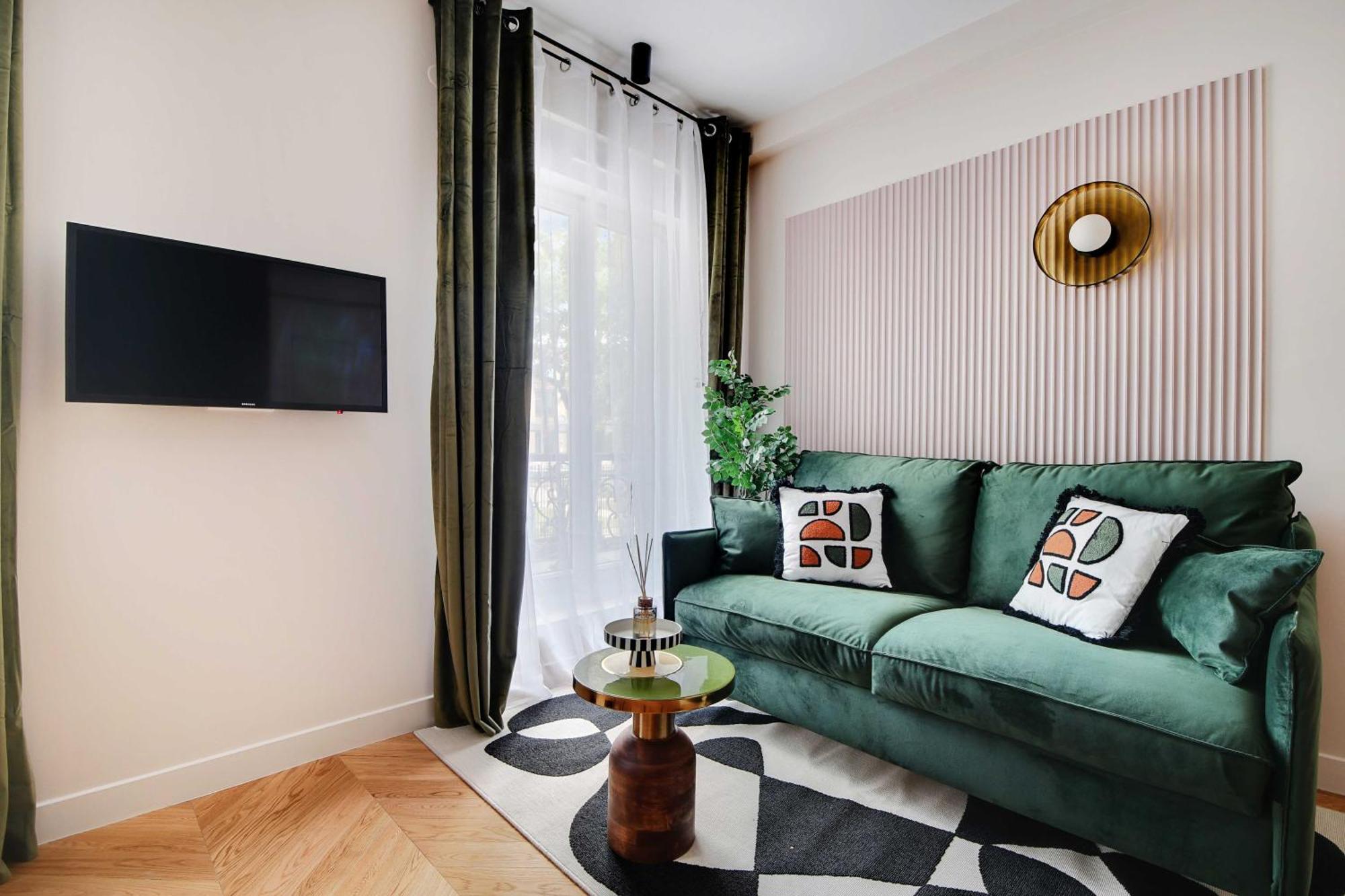 Parisian With Air Conditioning Eiffel Tower Apartment Paris