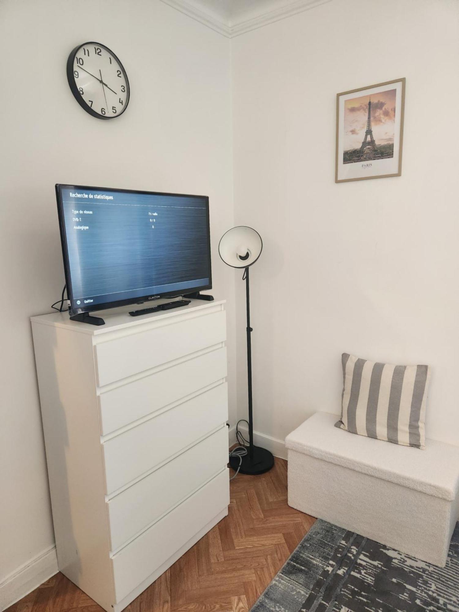 Apartment Charmant 9eme Paris