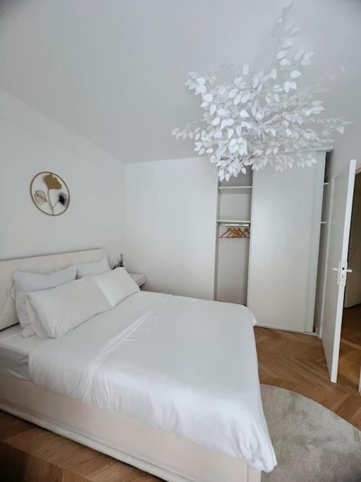 De Luxe Juste A Cote Des Champs-elysees Appartamento Parigi