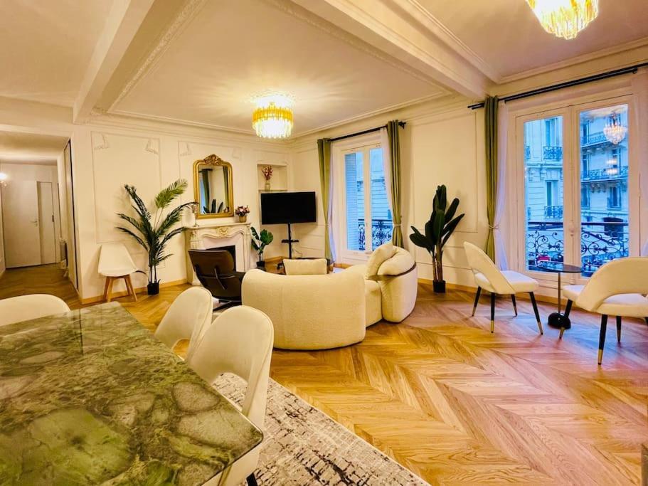 Appartamento De Luxe Juste A Cote Des Champs-elysees Parigi