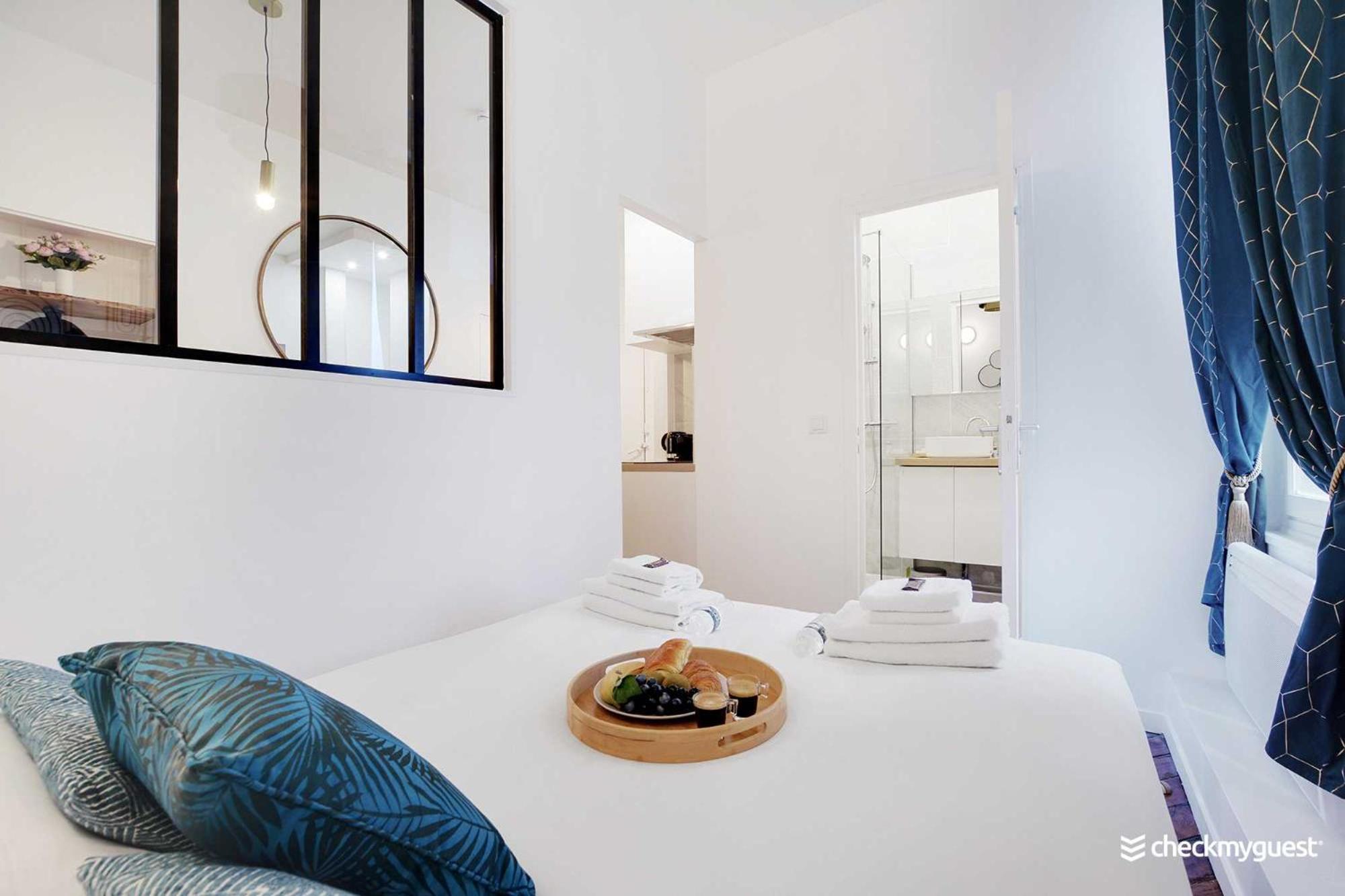 Chic Parisian Retreat Alexandre Dumas 2c Apartment *