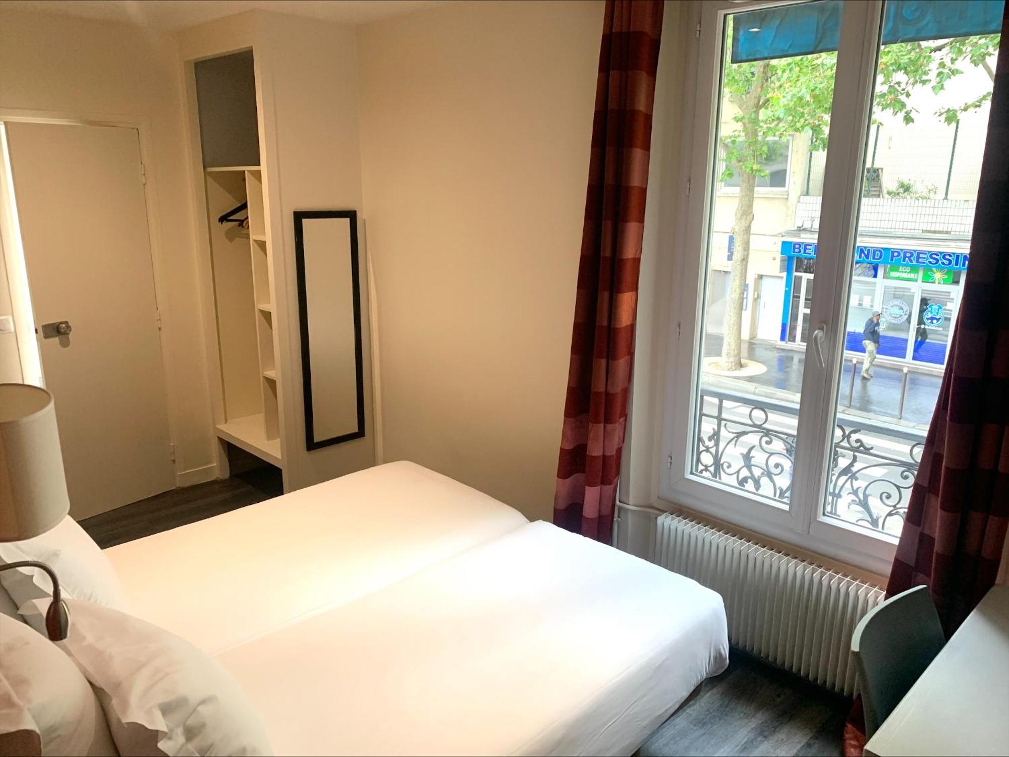 Hotel Hipotel Belgrand Mairie Du 20ème Parigi