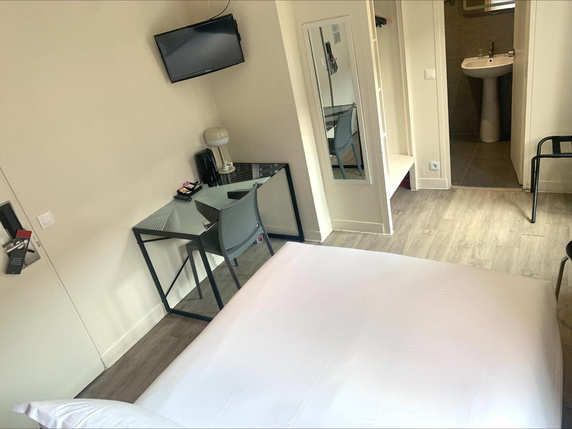 Hipotel Belgrand Mairie Du 20ème 3*