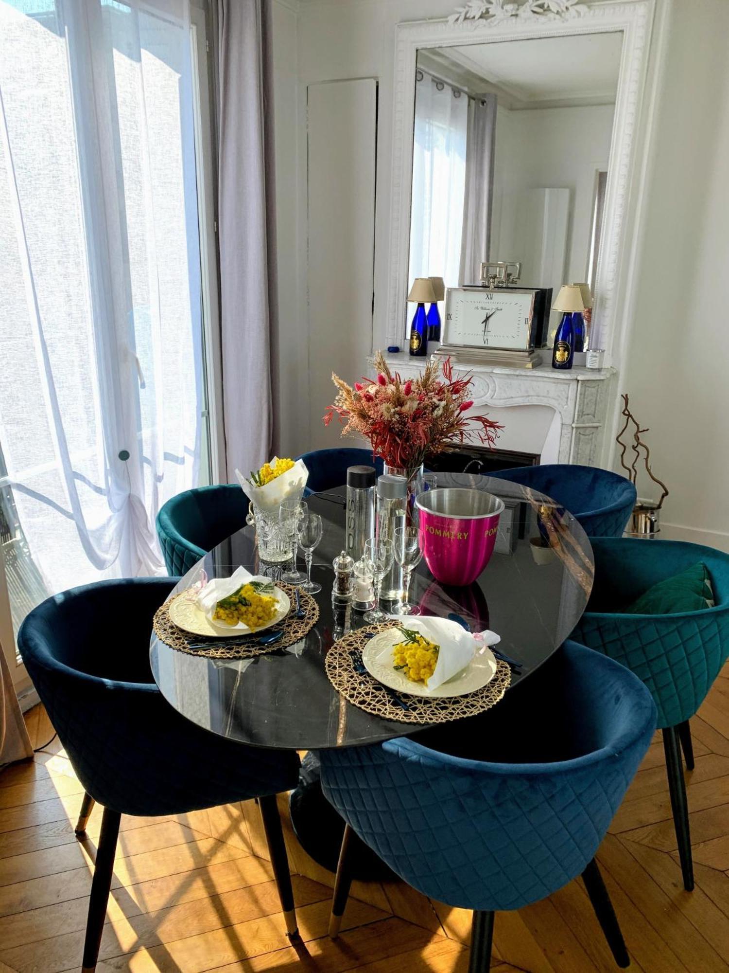 Elegant Near The Eiffel Tower And Invalides Paris