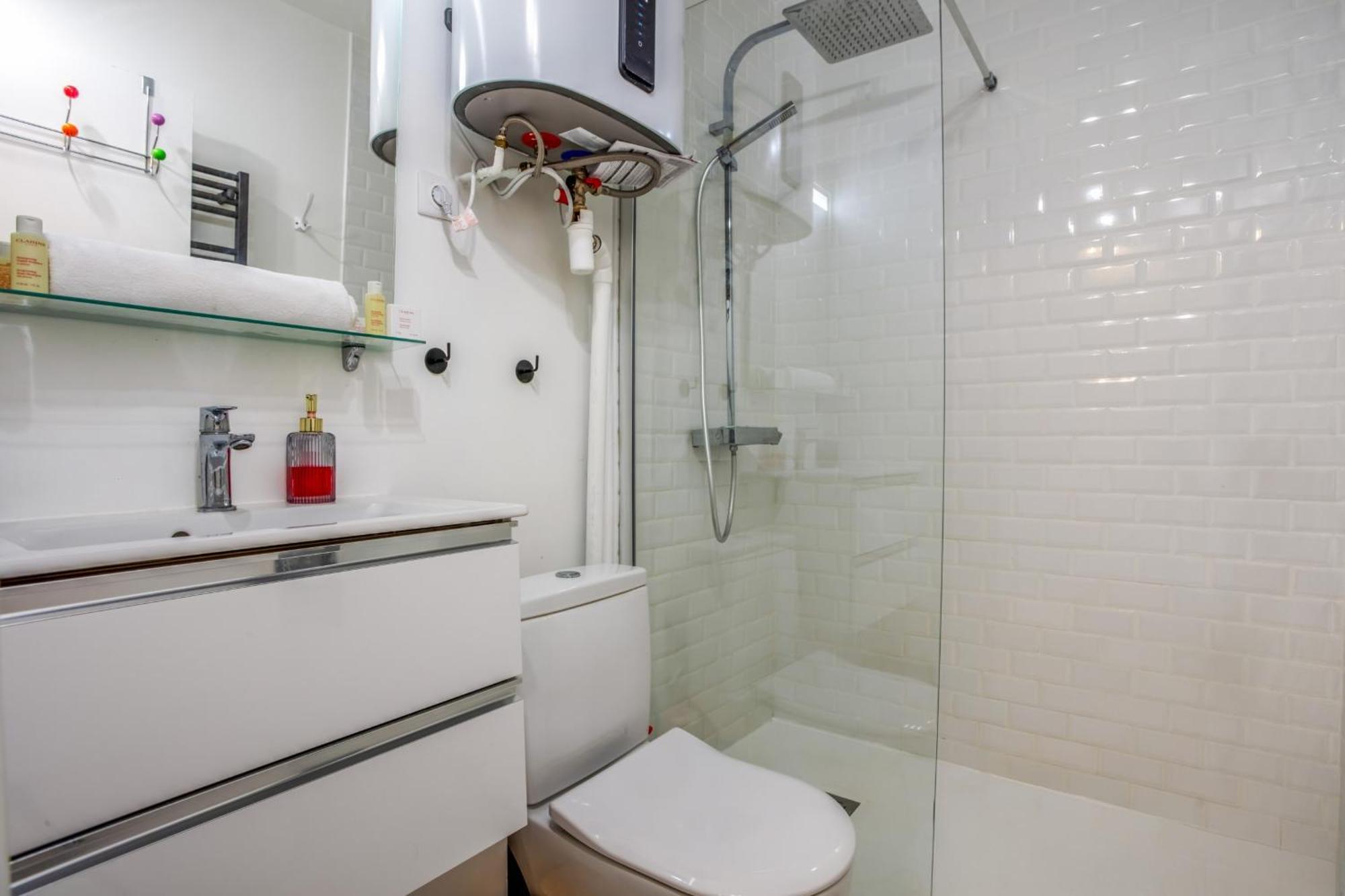 Charming Parisian Flat In The 11th Arrondissement - Welkeys Apartment