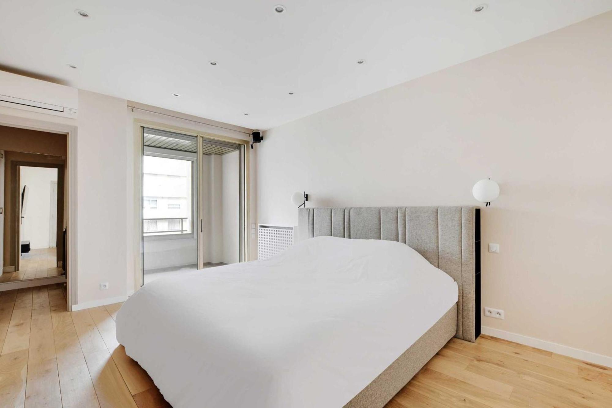 Modern Elegance A Stone's Throw From The Arc De Triomphe * Paris