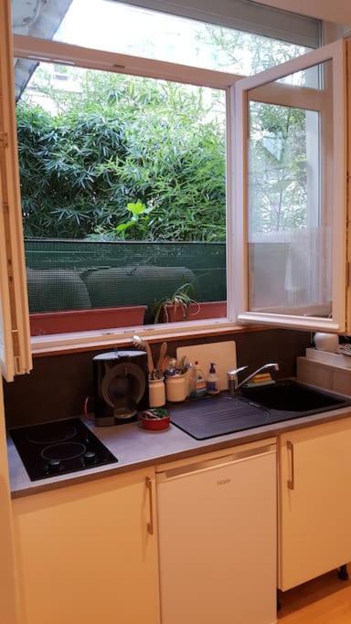 Charming In A Courtyard In Appartamento Parigi