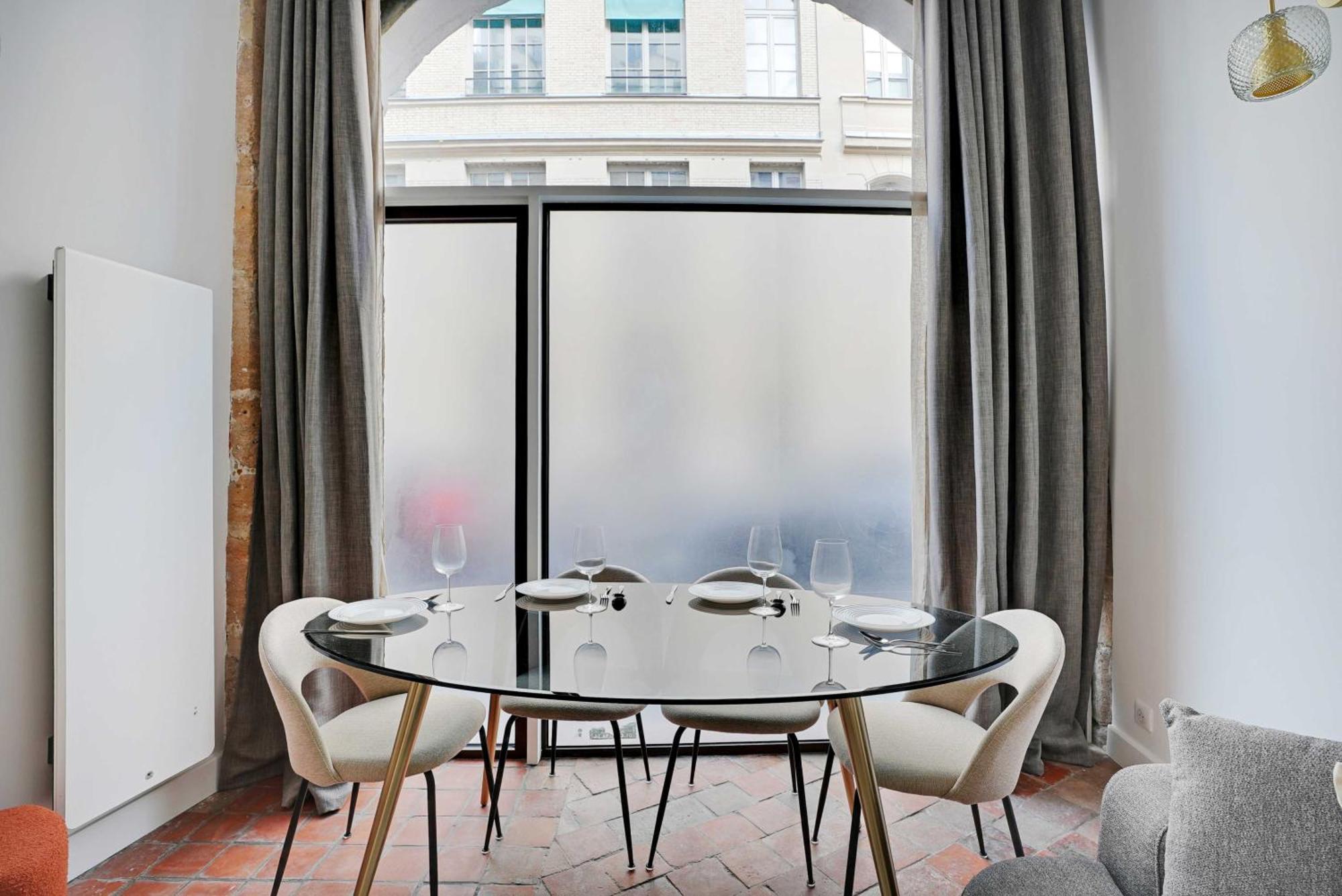 Magnifique Appt Avec 2 Salons- 1bd-6p - Notre-dame *