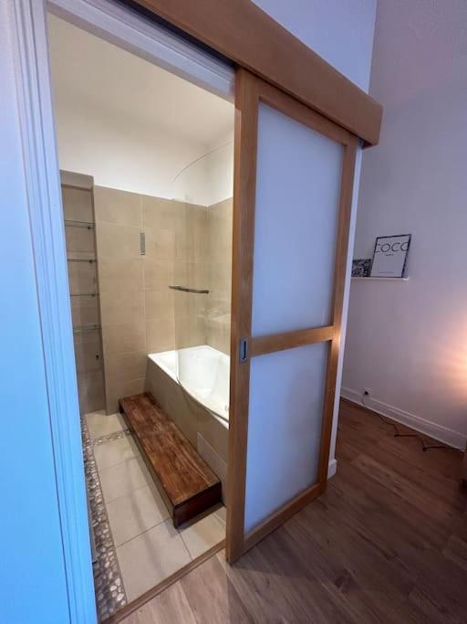 3 Pieces Dans Le Coeur Du 16e Appartamento