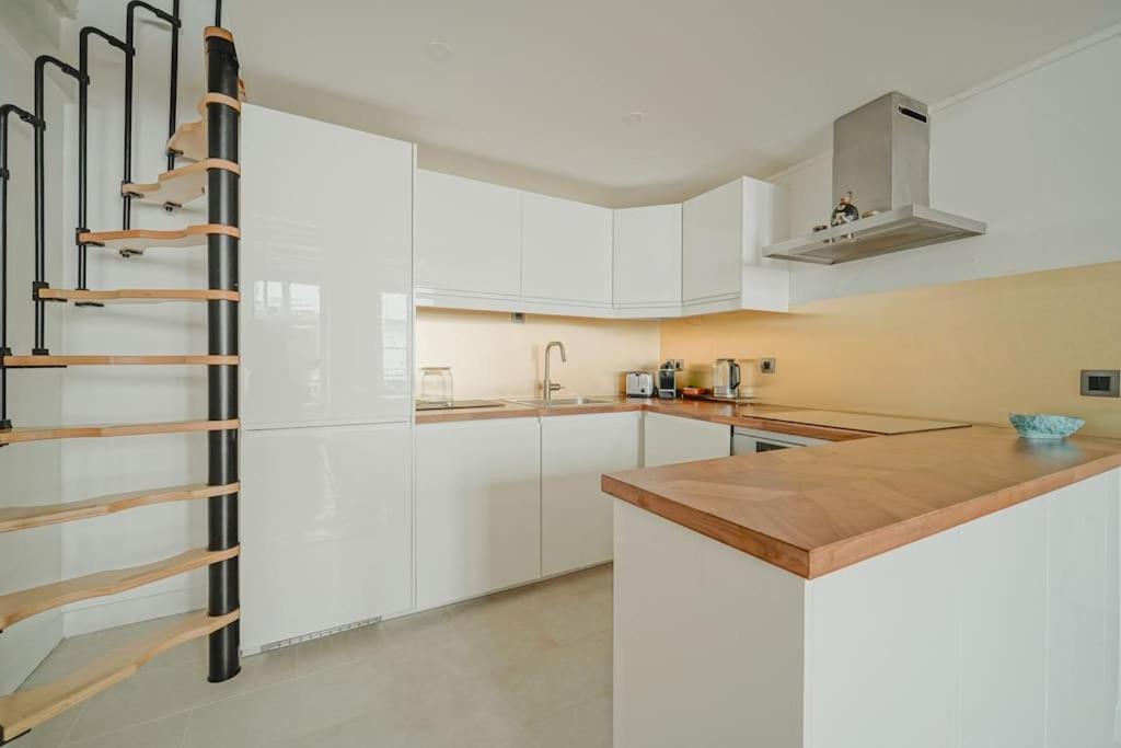 2 Bedroom With The Location Of In 2nd Arr Parigi