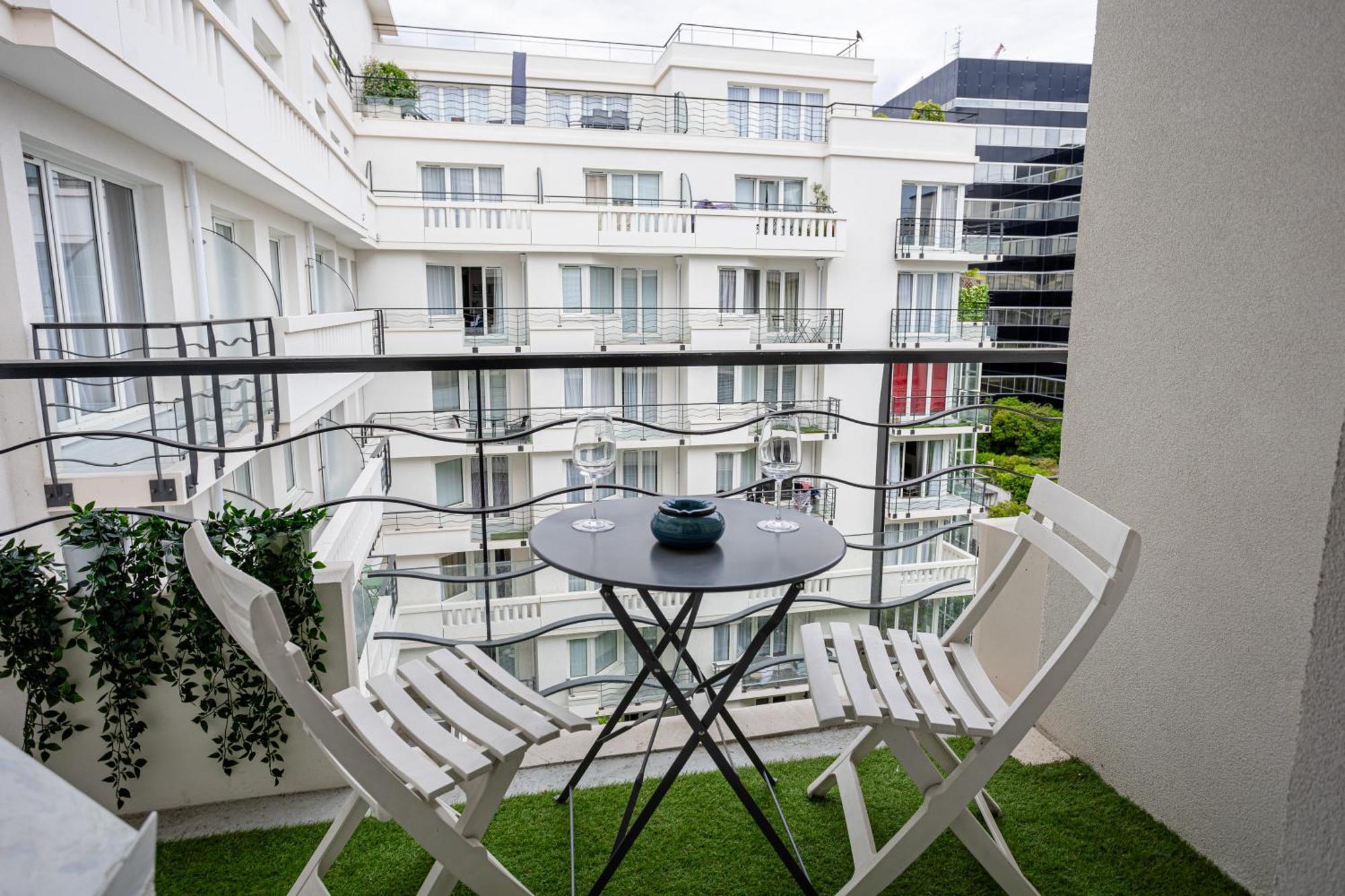 Lila - Confortable In * Parigi