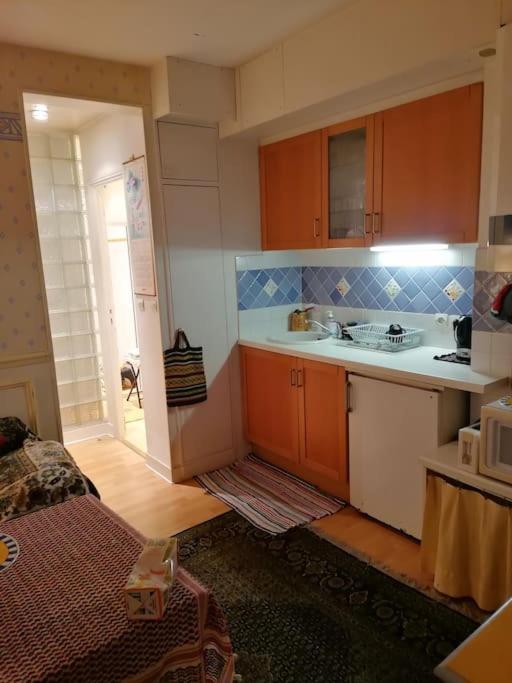 2 Pieces Apercu Vue Sacre Coeur-rue Des Martyrs Appartamento *