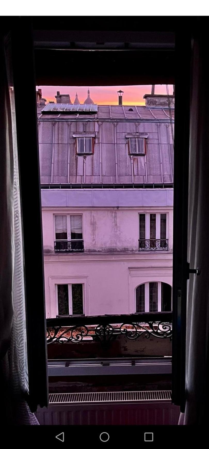 Appartamento 2 Pieces Apercu Vue Sacre Coeur-rue Des Martyrs