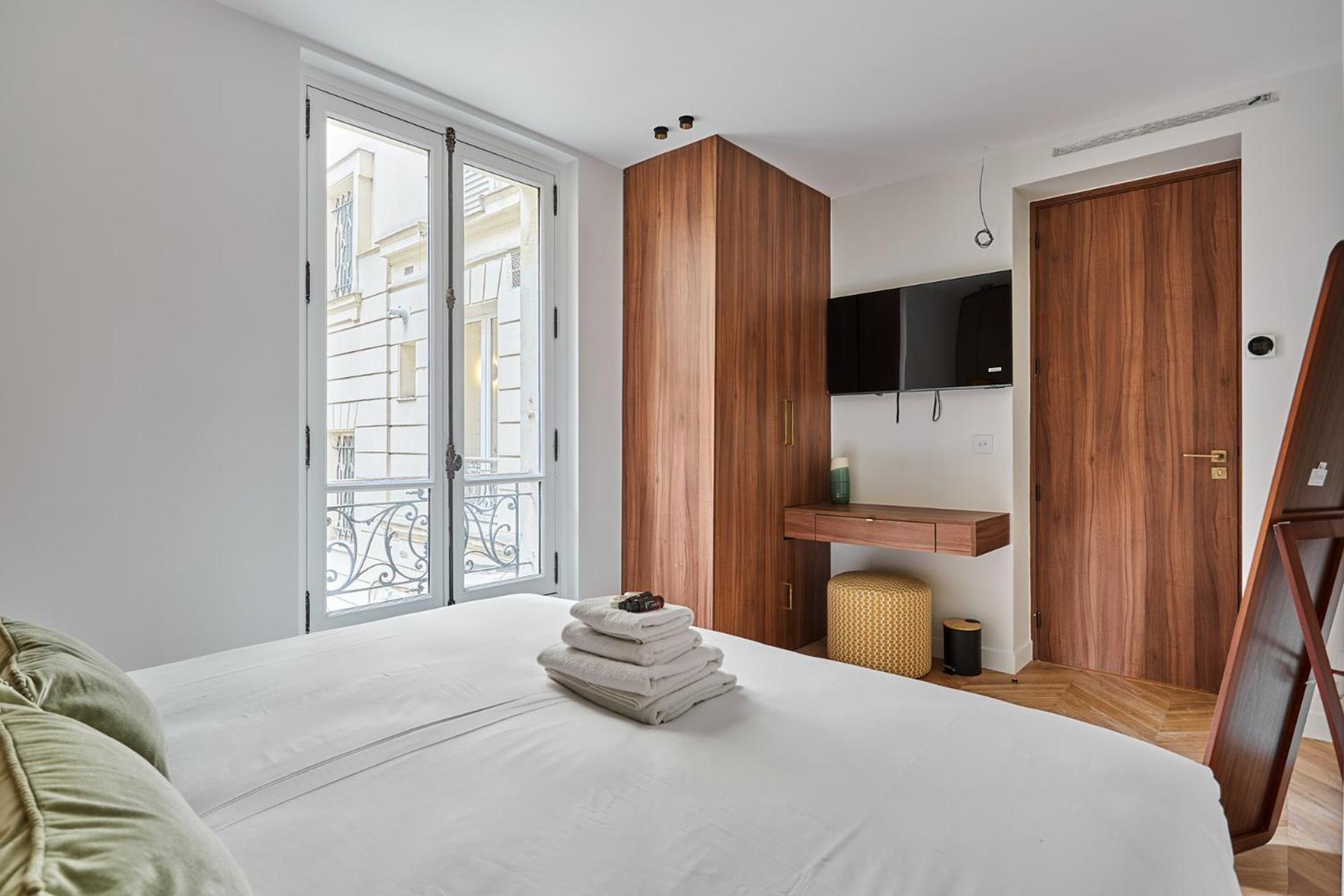 2 Center Of By Prestige Parigi