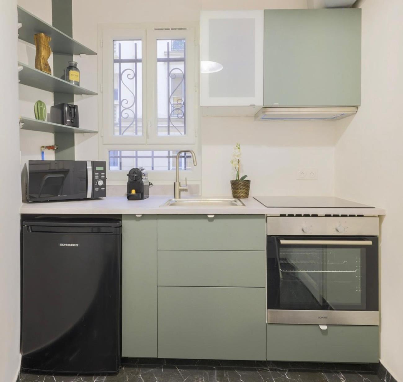 Chic And Spacious Flat In Montmartre Paris