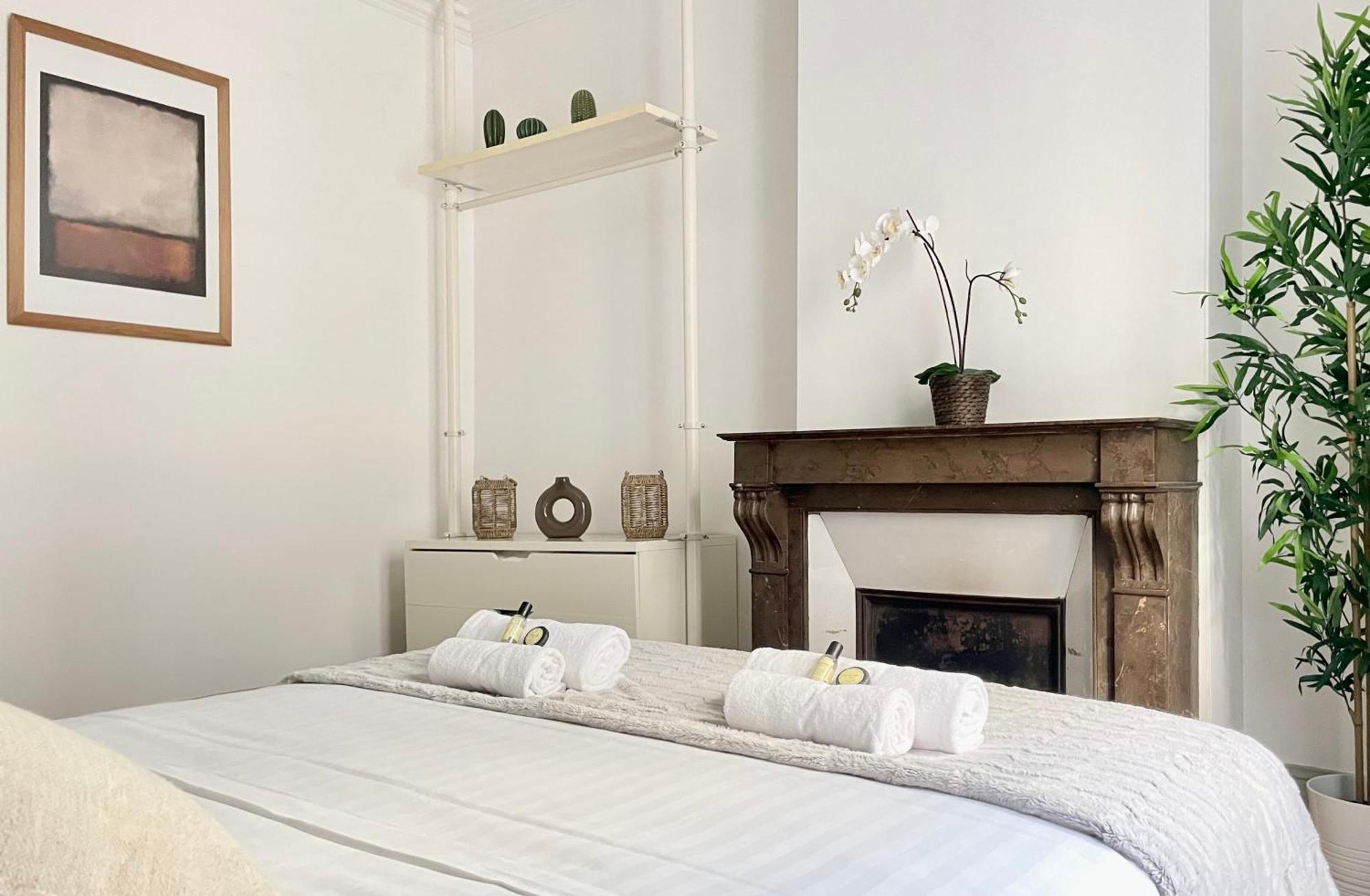 Chic And Spacious Flat In Montmartre Paris