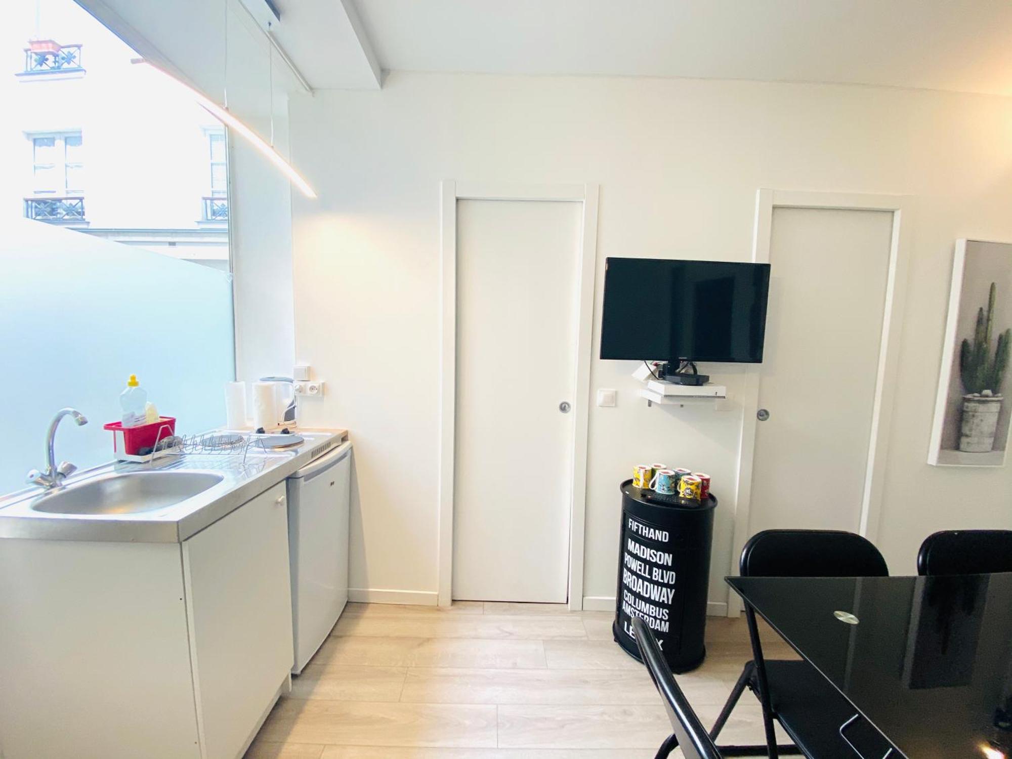 124a Le Marais - Richard Lenoir Working & Living Apartment
