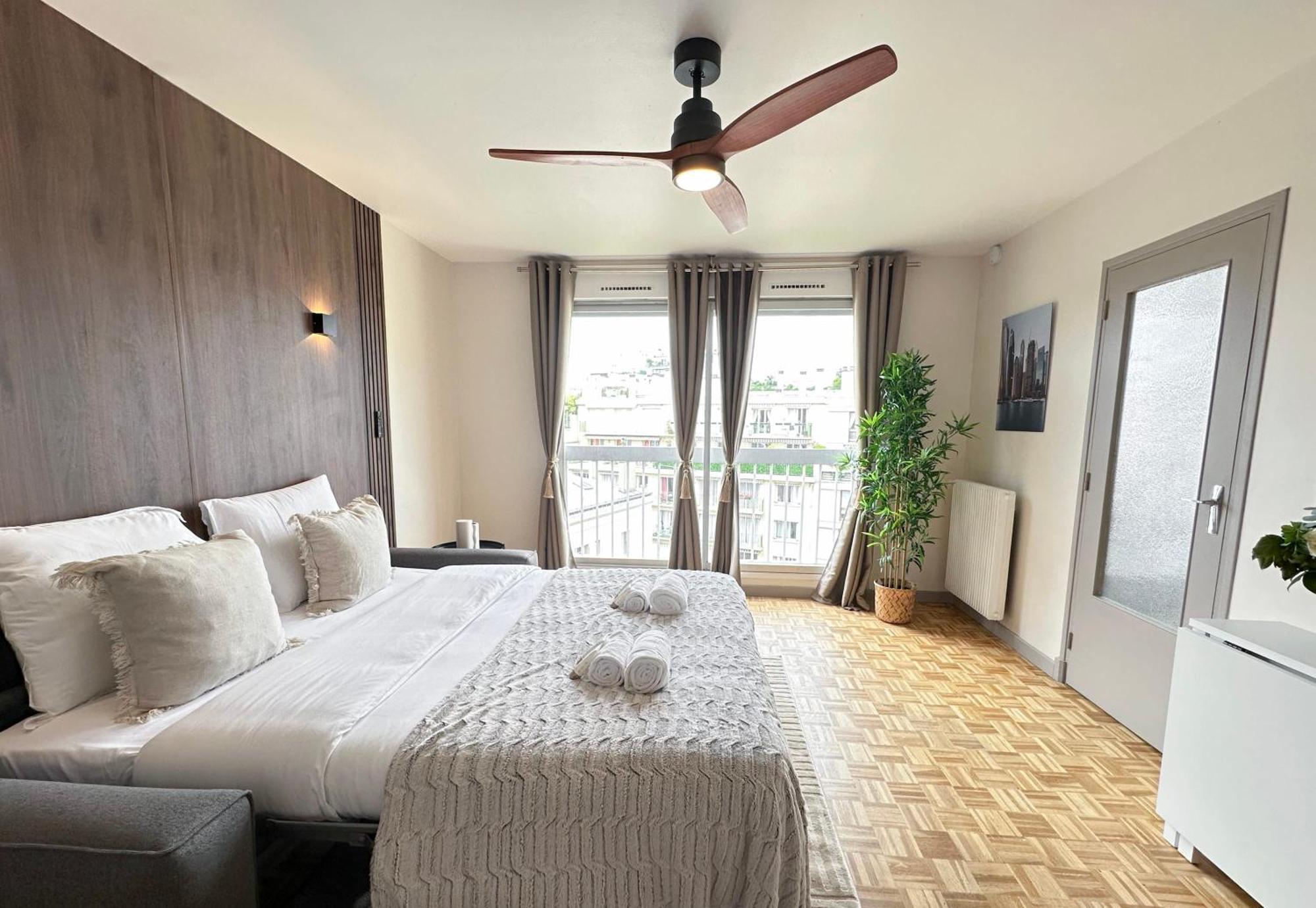 Brand-new With Eiffel Tower View Apartment *