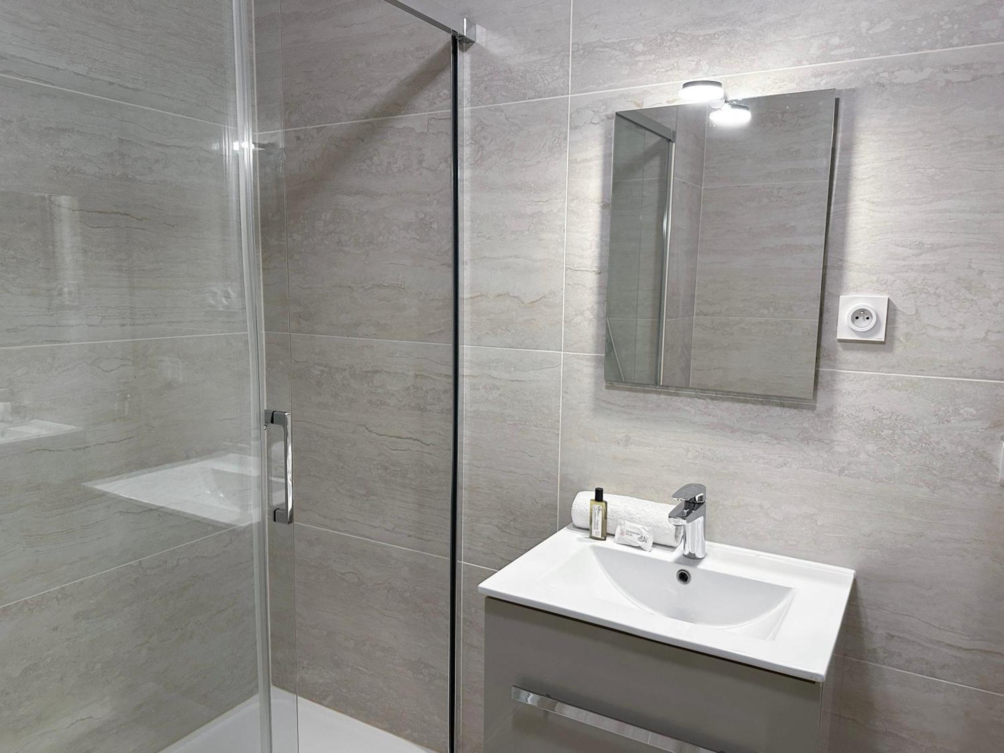 Brand-new With Eiffel Tower View *