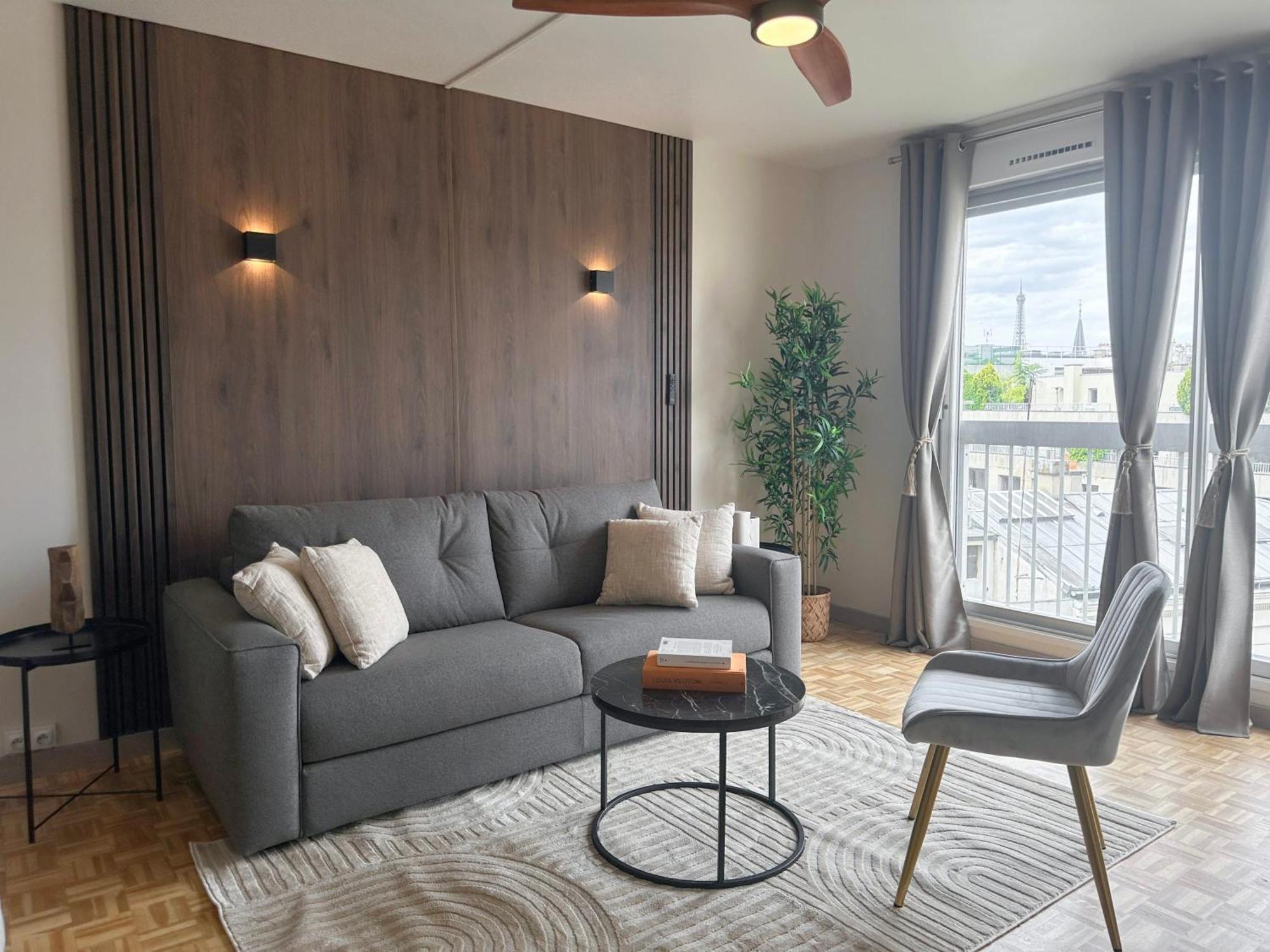 Brand-new With Eiffel Tower View Paris