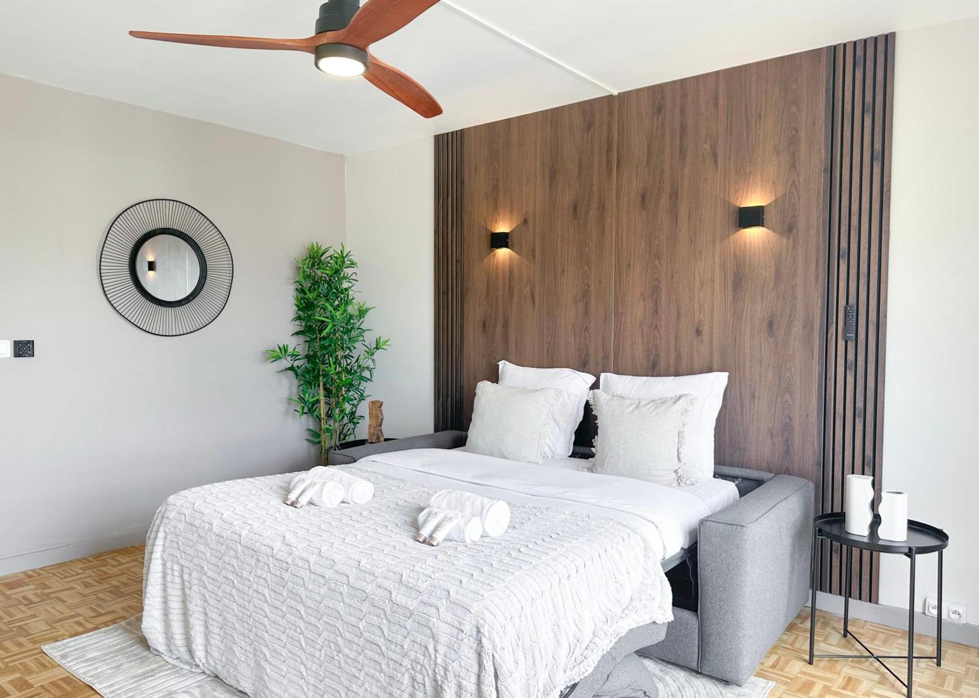 Brand-new With Eiffel Tower View Apartment Paris