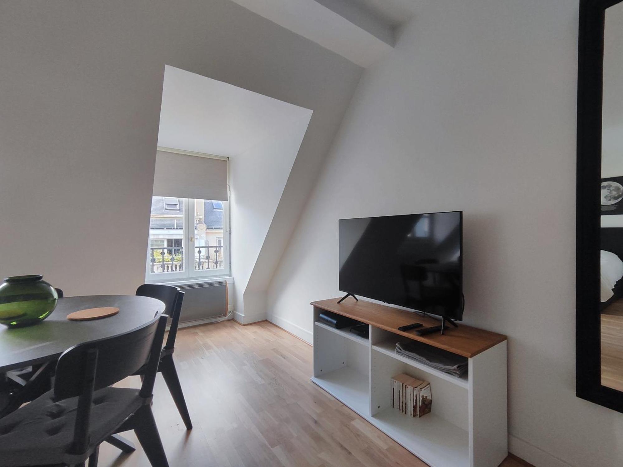 Appartamento Rue De Berri - 8 *
