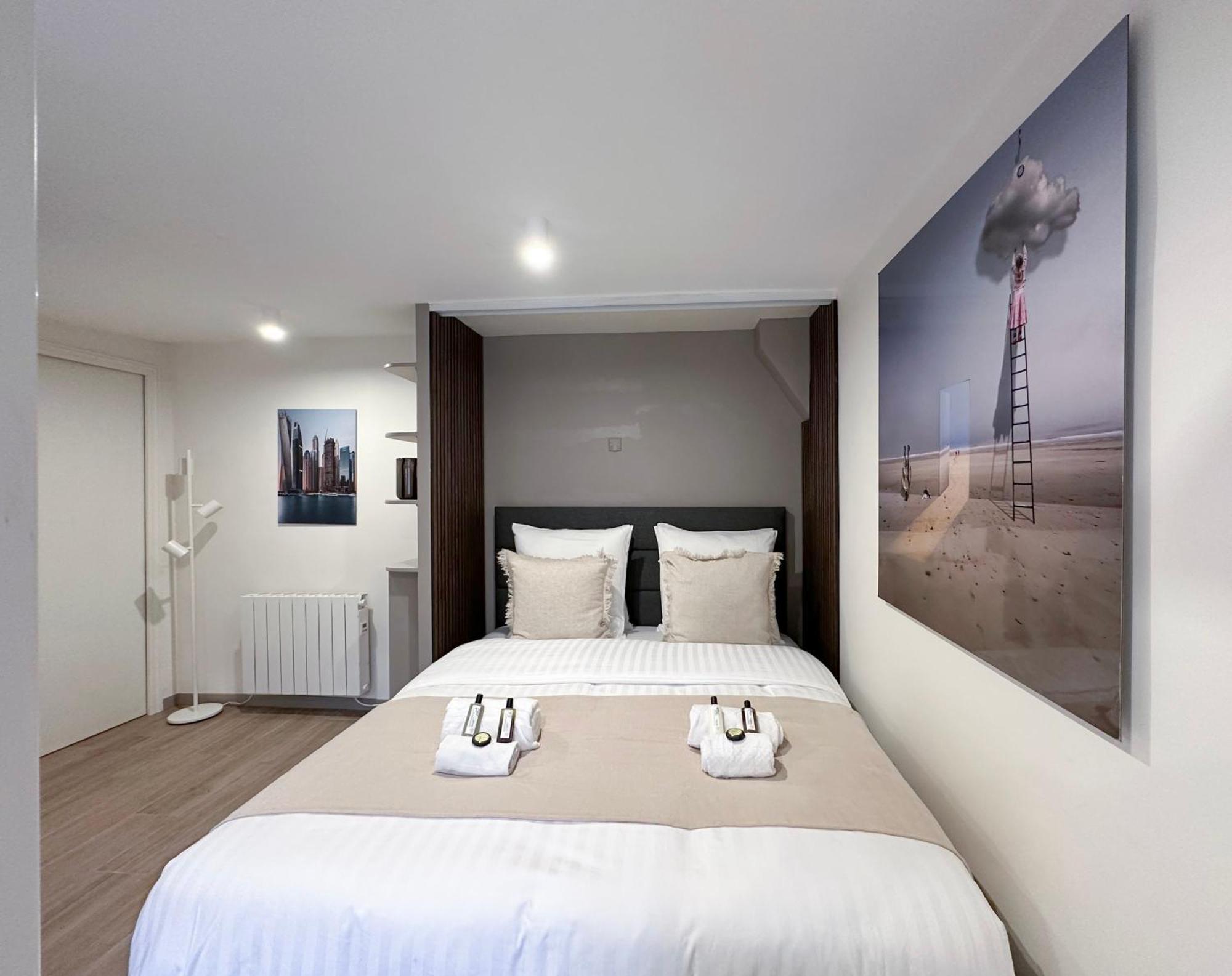 Apartment Brand New Near La Madeleine !
