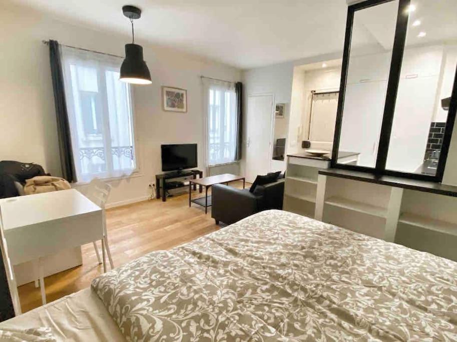 Charming Flat In Montmartre Paris