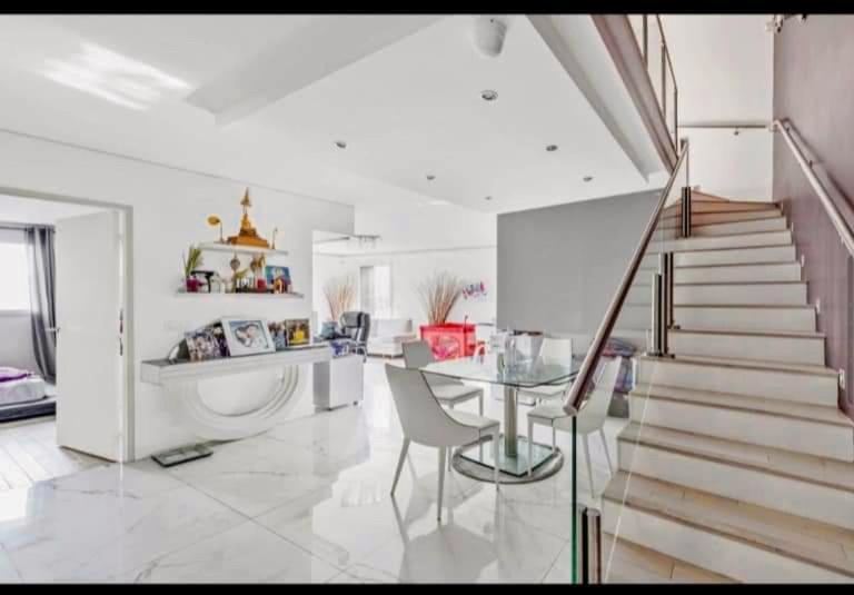 Luxury House View River Senie Paris