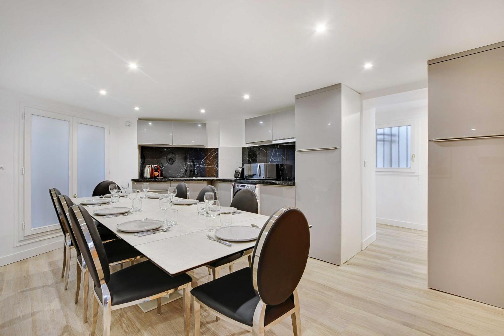 In The Heart Of Opera Apartment