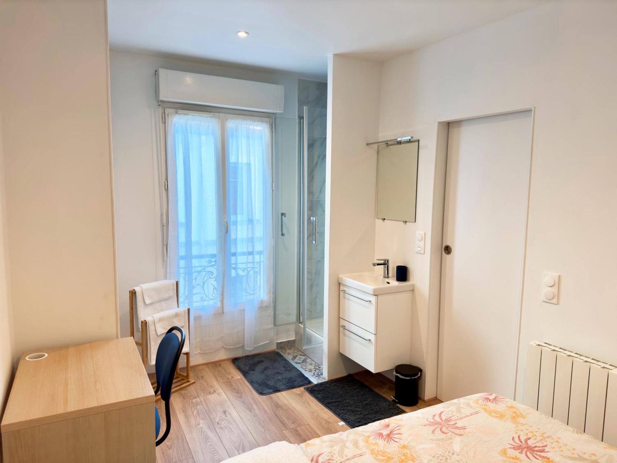 Superb And Elegant In Paris' Heart Homestay Paris