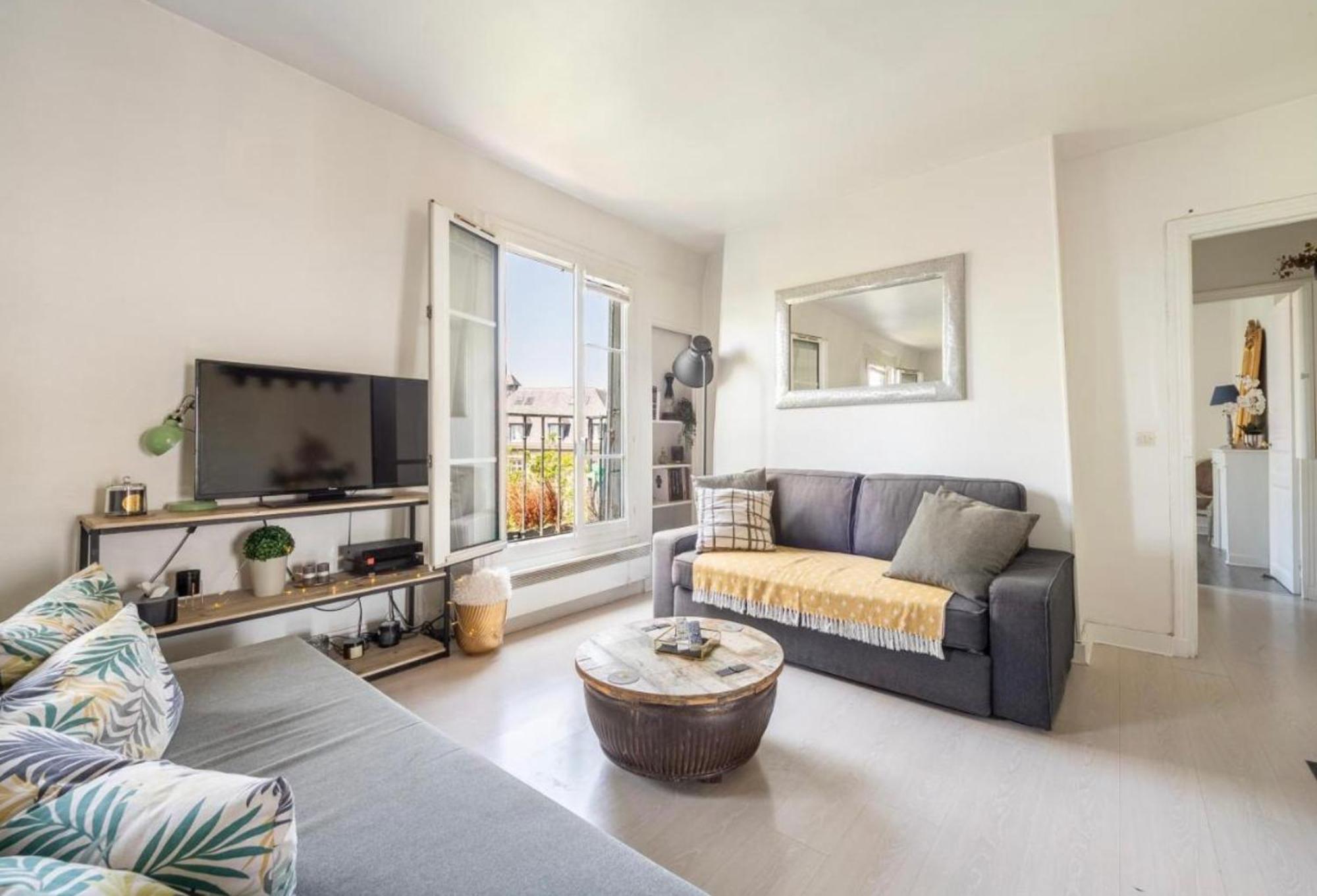 Apartment In Front Of Sacre Coeur - 2 Bedrooms In Last Floor Paris