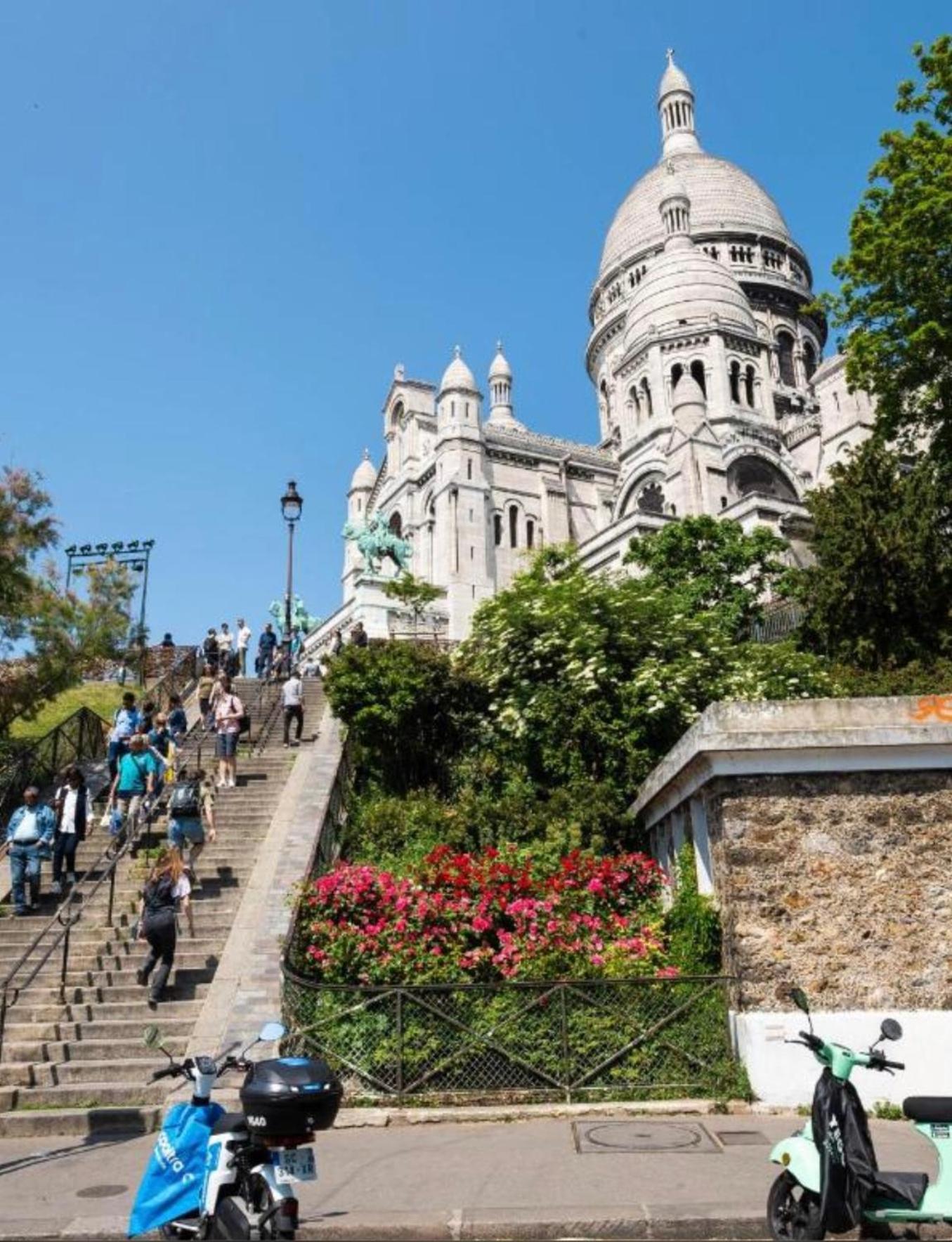 In Front Of Sacre Coeur - 2 Bedrooms In Last Floor *