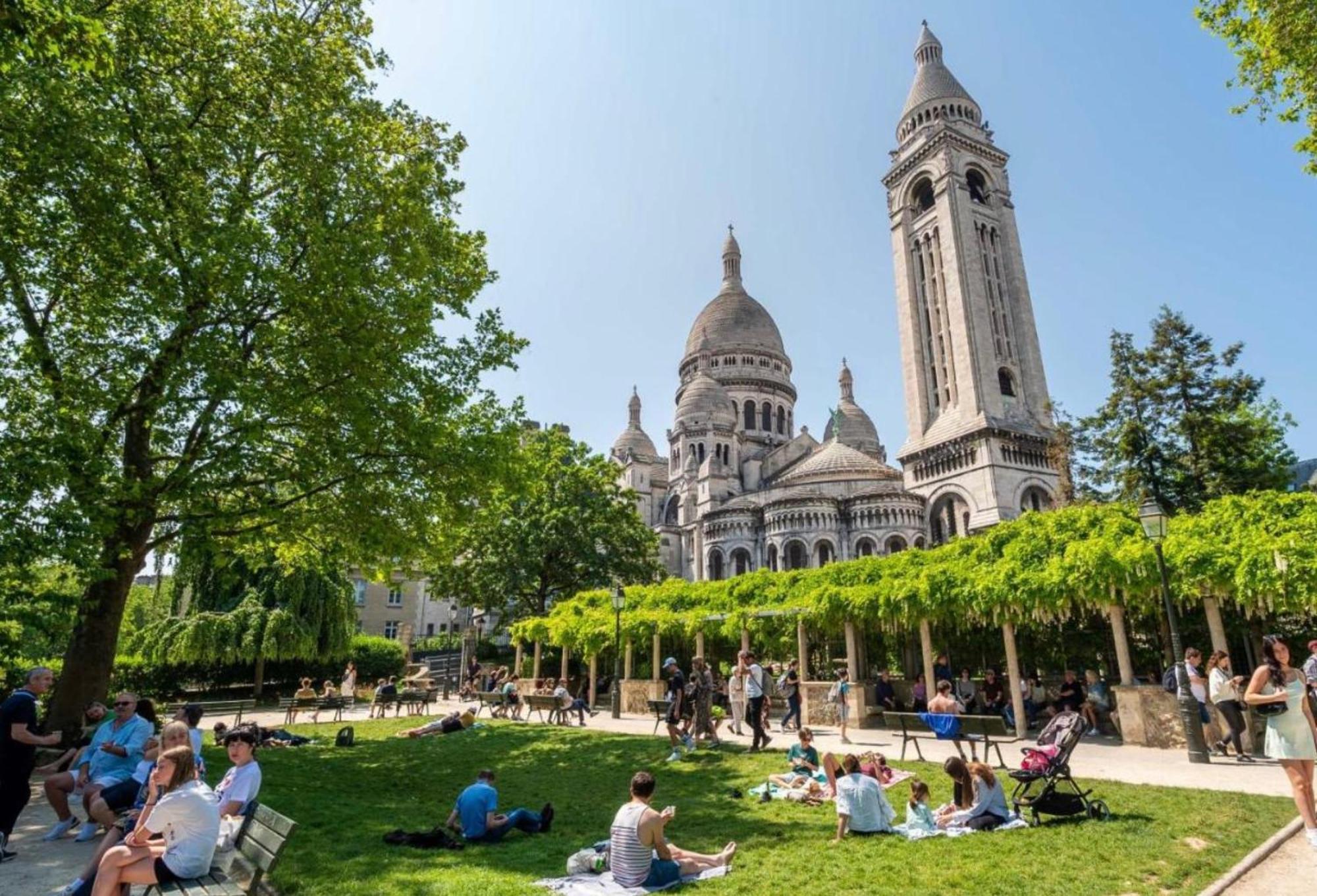 In Front Of Sacre Coeur - 2 Bedrooms In Last Floor Apartment Paris