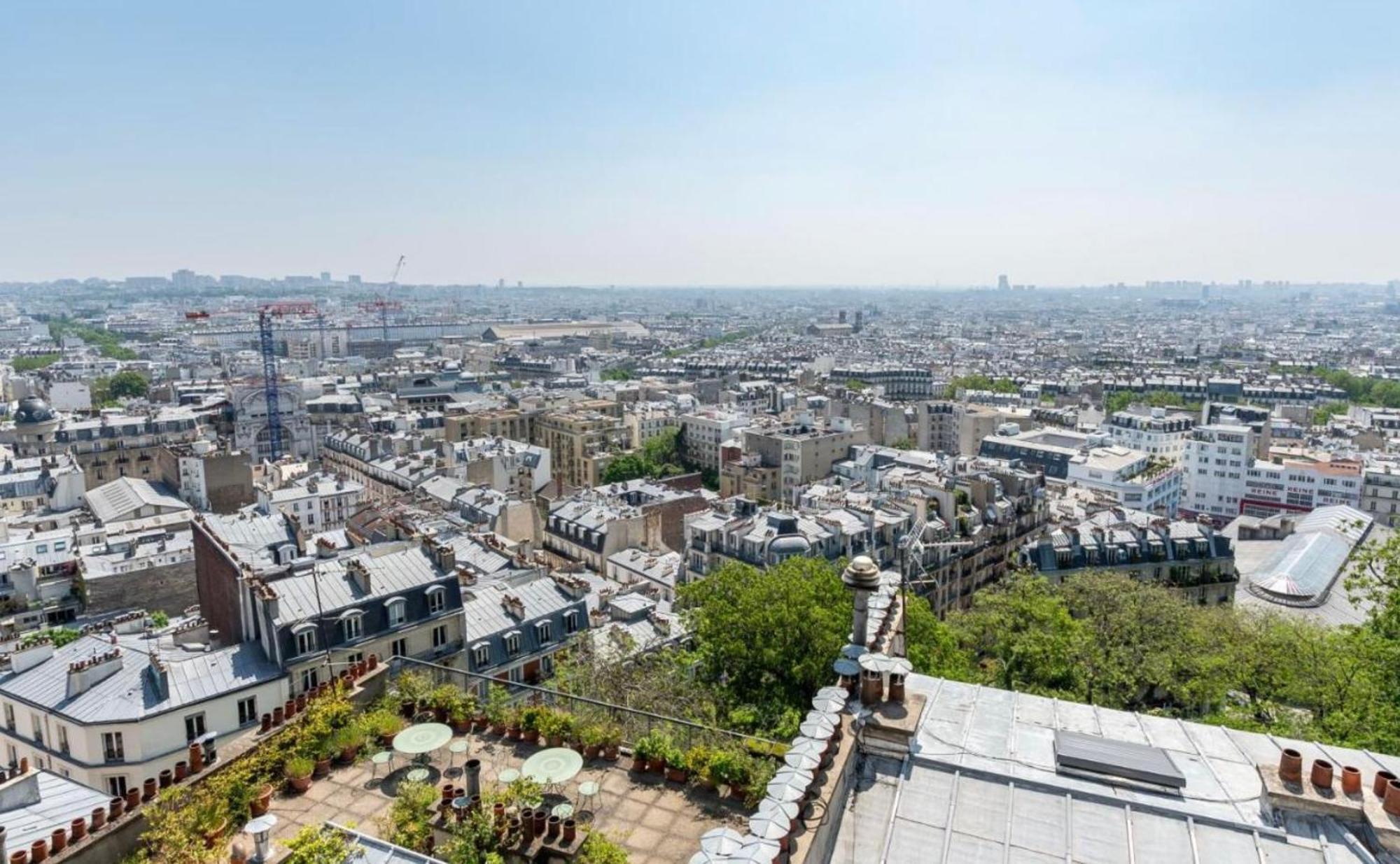 Apartment In Front Of Sacre Coeur - 2 Bedrooms In Last Floor Paris
