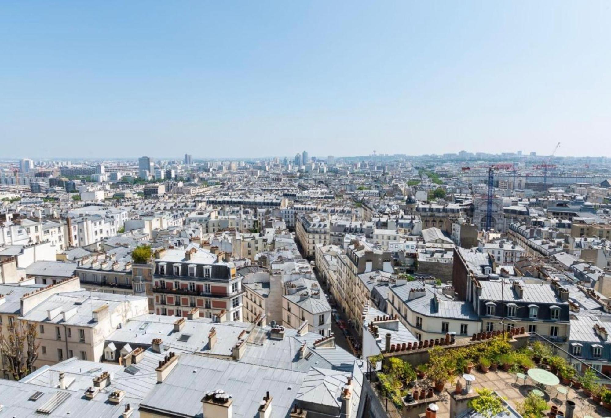 In Front Of Sacre Coeur - 2 Bedrooms In Last Floor Apartment *