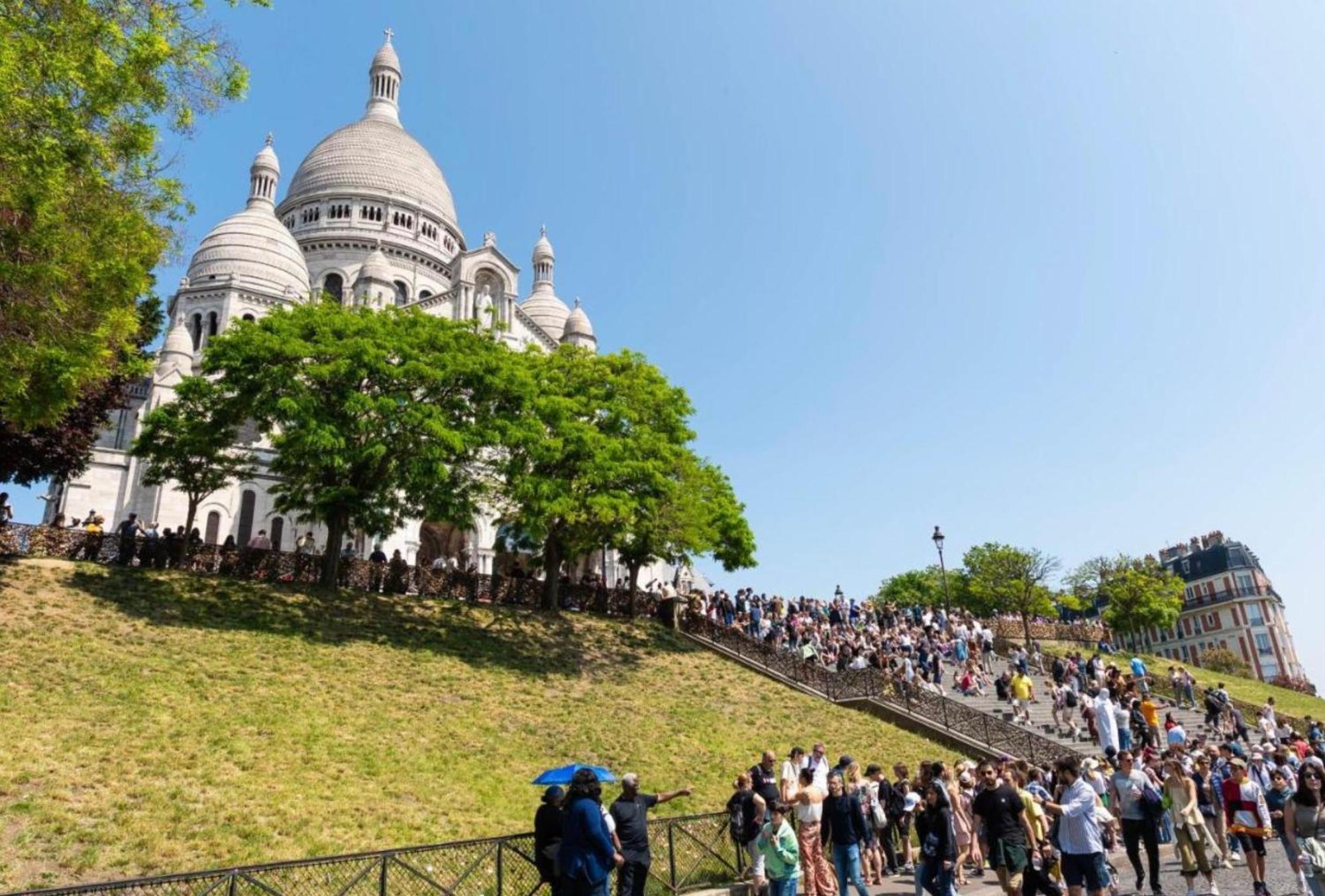 In Front Of Sacre Coeur - 2 Bedrooms In Last Floor Paris