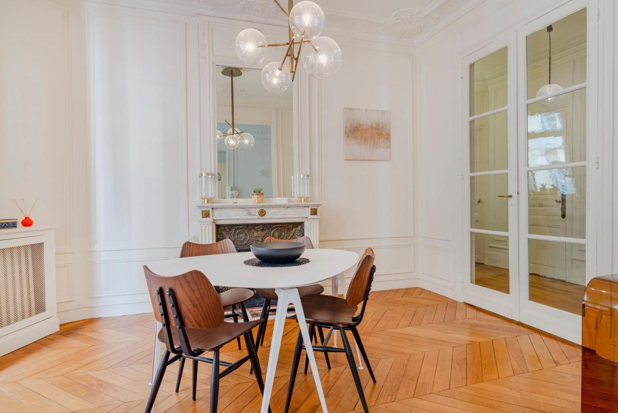 Prestigious Triangle D'or 2br Champs-elysee - Montaigne Parigi