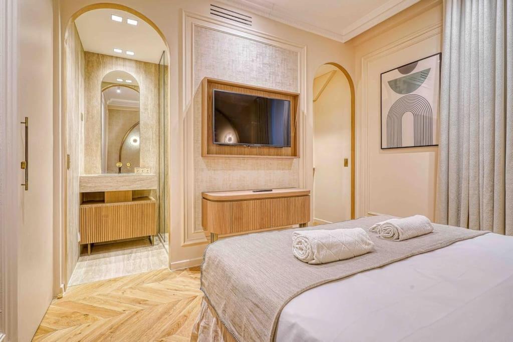 Apartment Off New Opera Louvre 5 Etoiles Paris