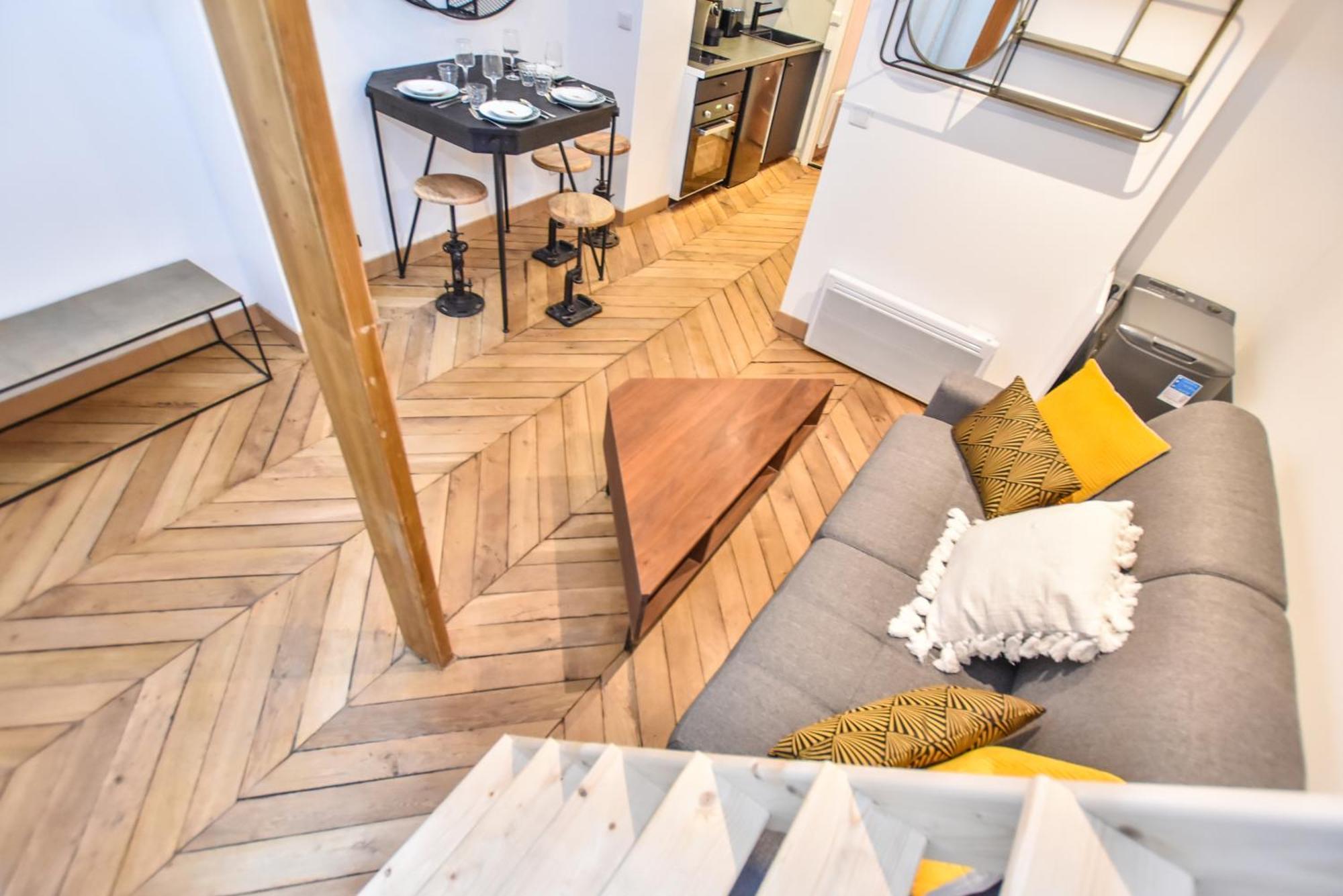 Cozy Nest Just Steps Away From The Lively Nation District Appartamento *
