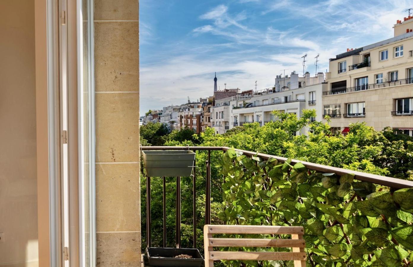 16th 2 Bedrooms Near Eiffel Tower Renovated Balcony 2-4 Person * Parigi