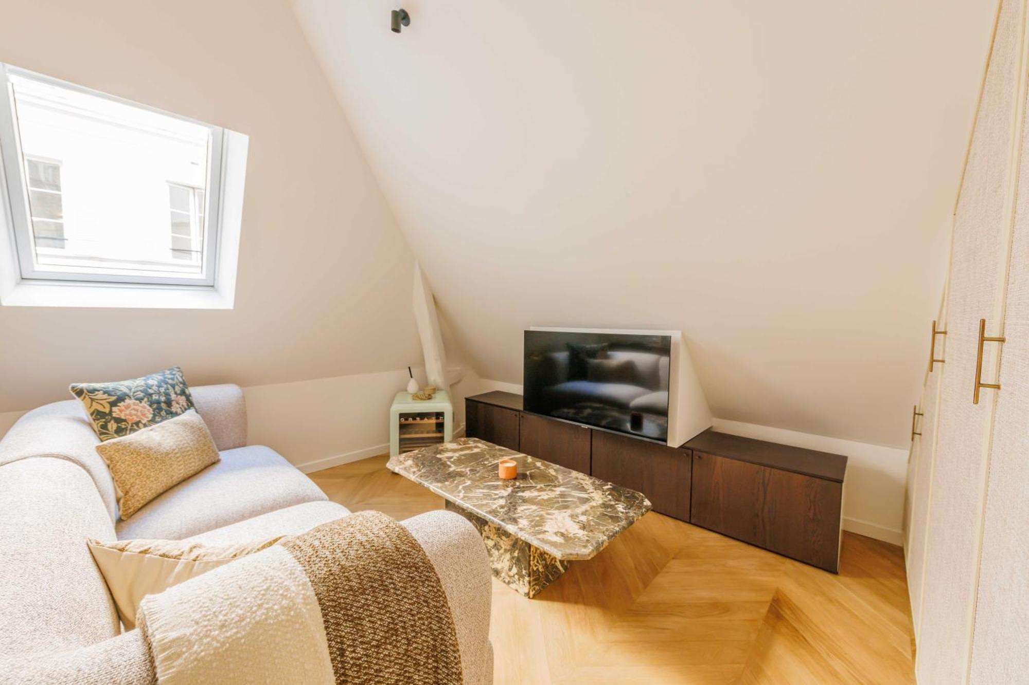 Classy St Honore - Louvre Apartment *