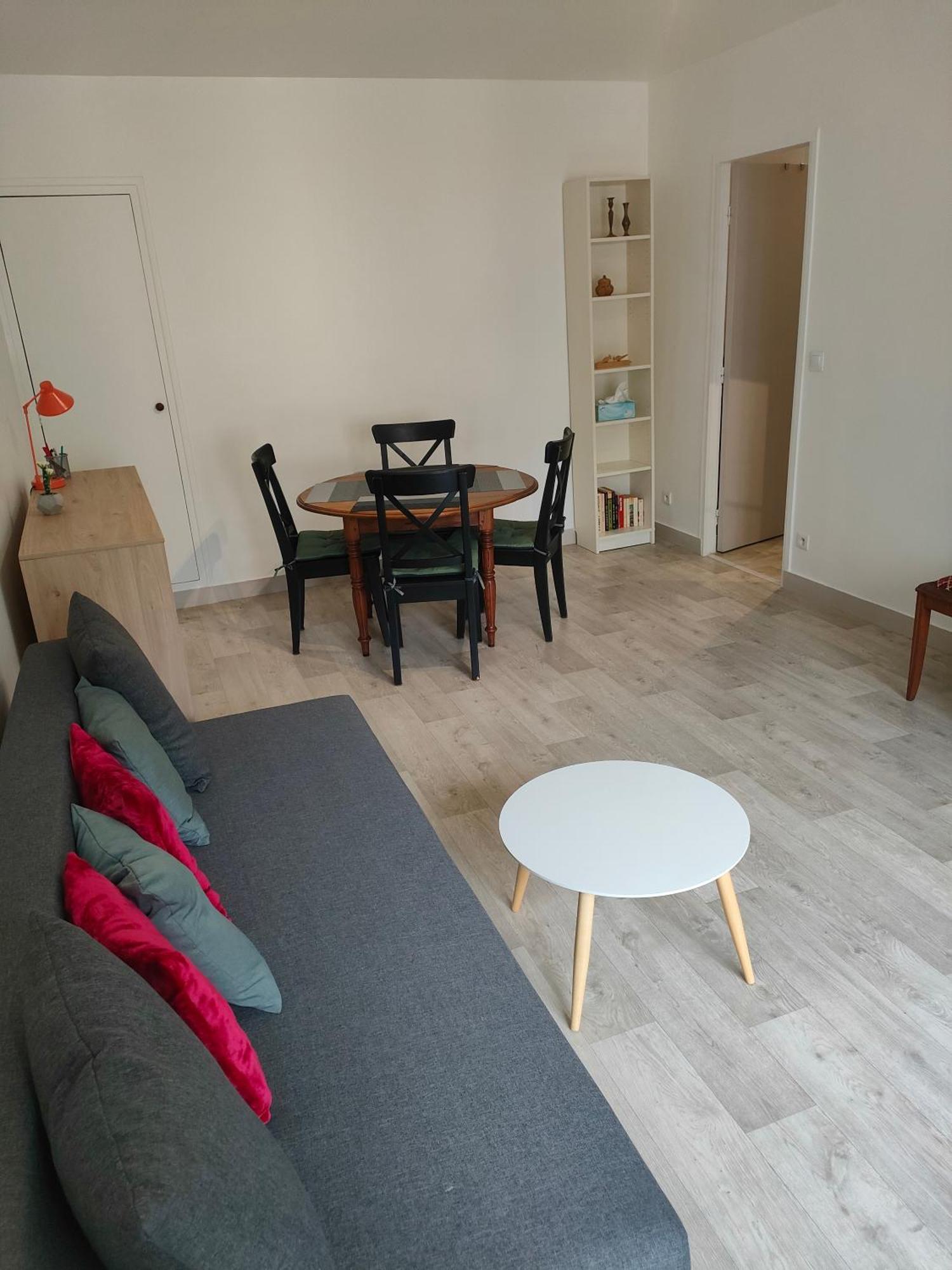 Location D'appartements 47 M * Parigi