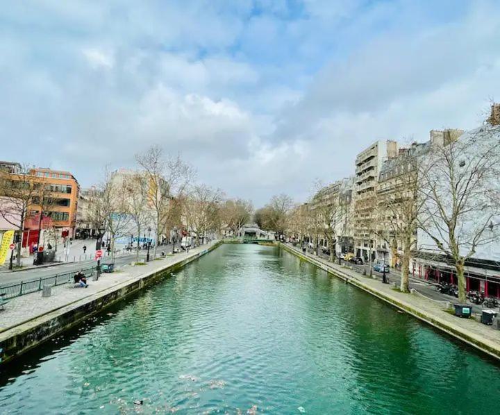 Un Bel Au Bord Du Canal *