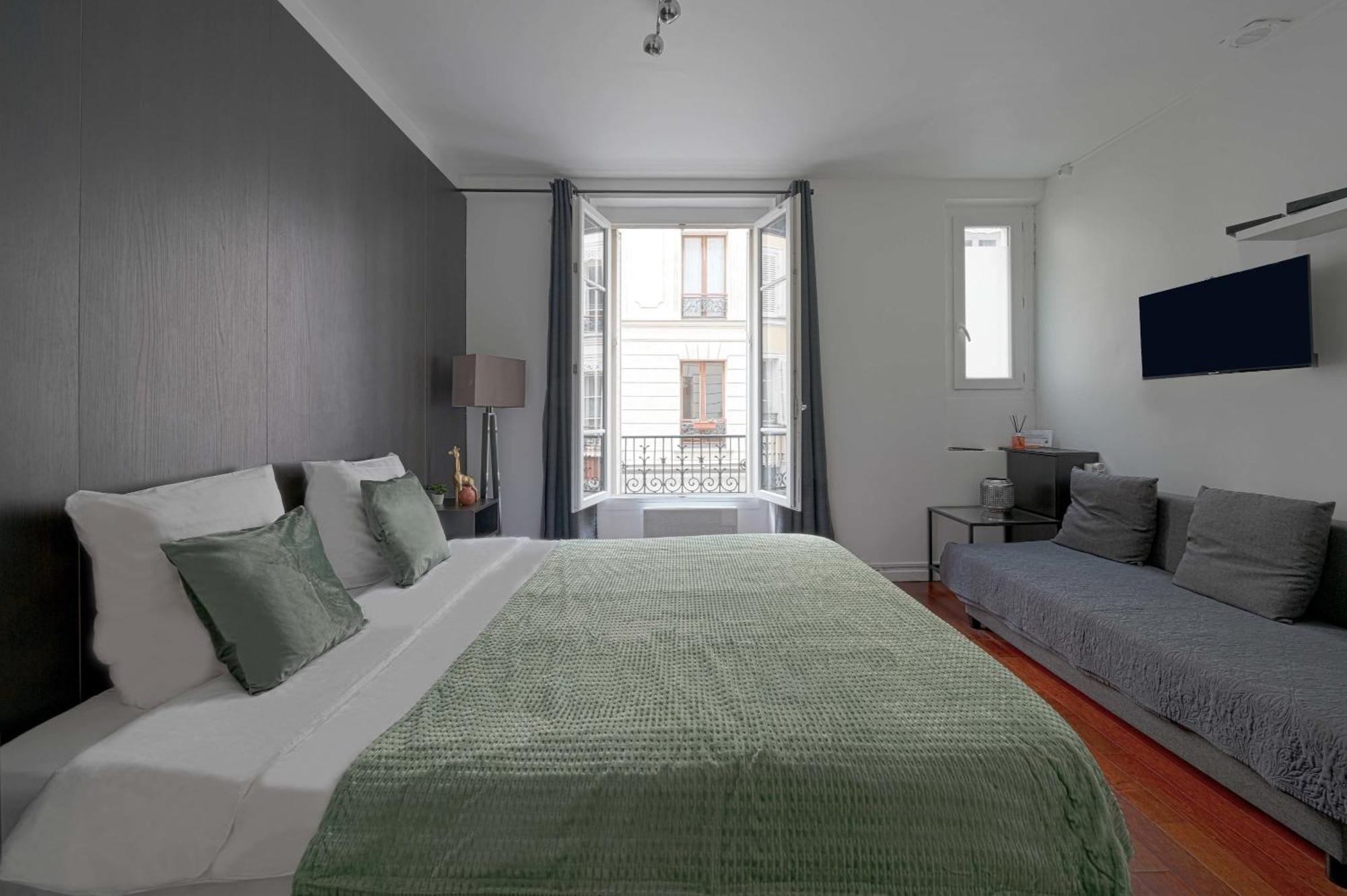 Large Modern Studio Close To The Eiffel Tower And Highlights Apartment