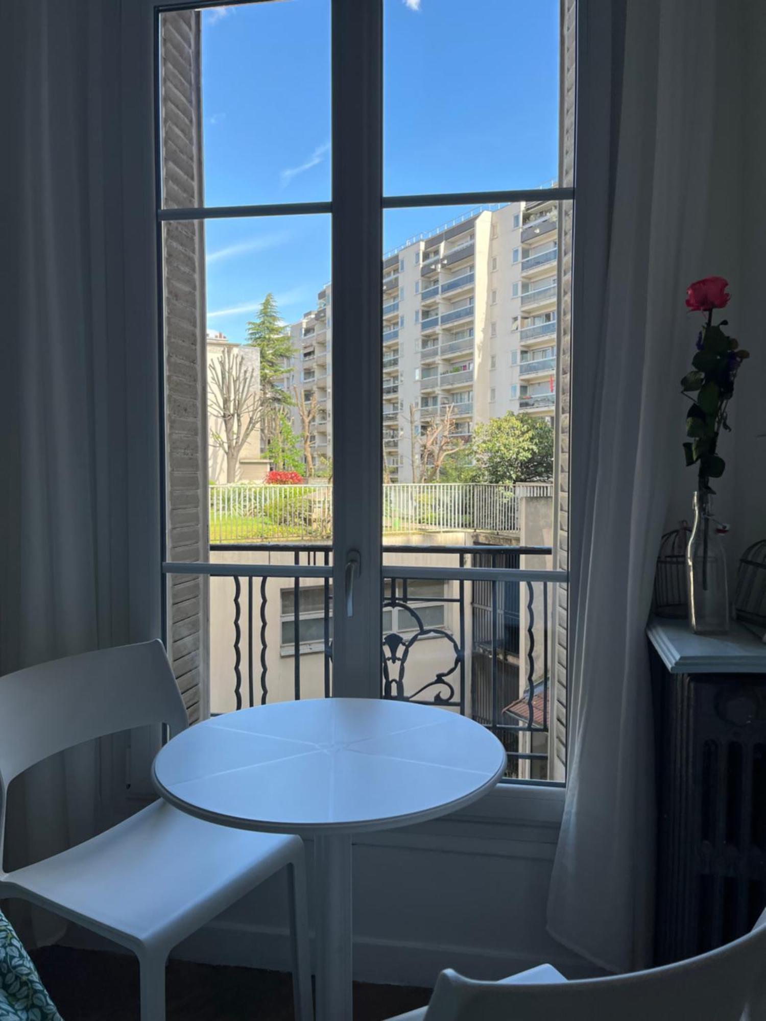 Joli Pres De Montmartre * Parigi