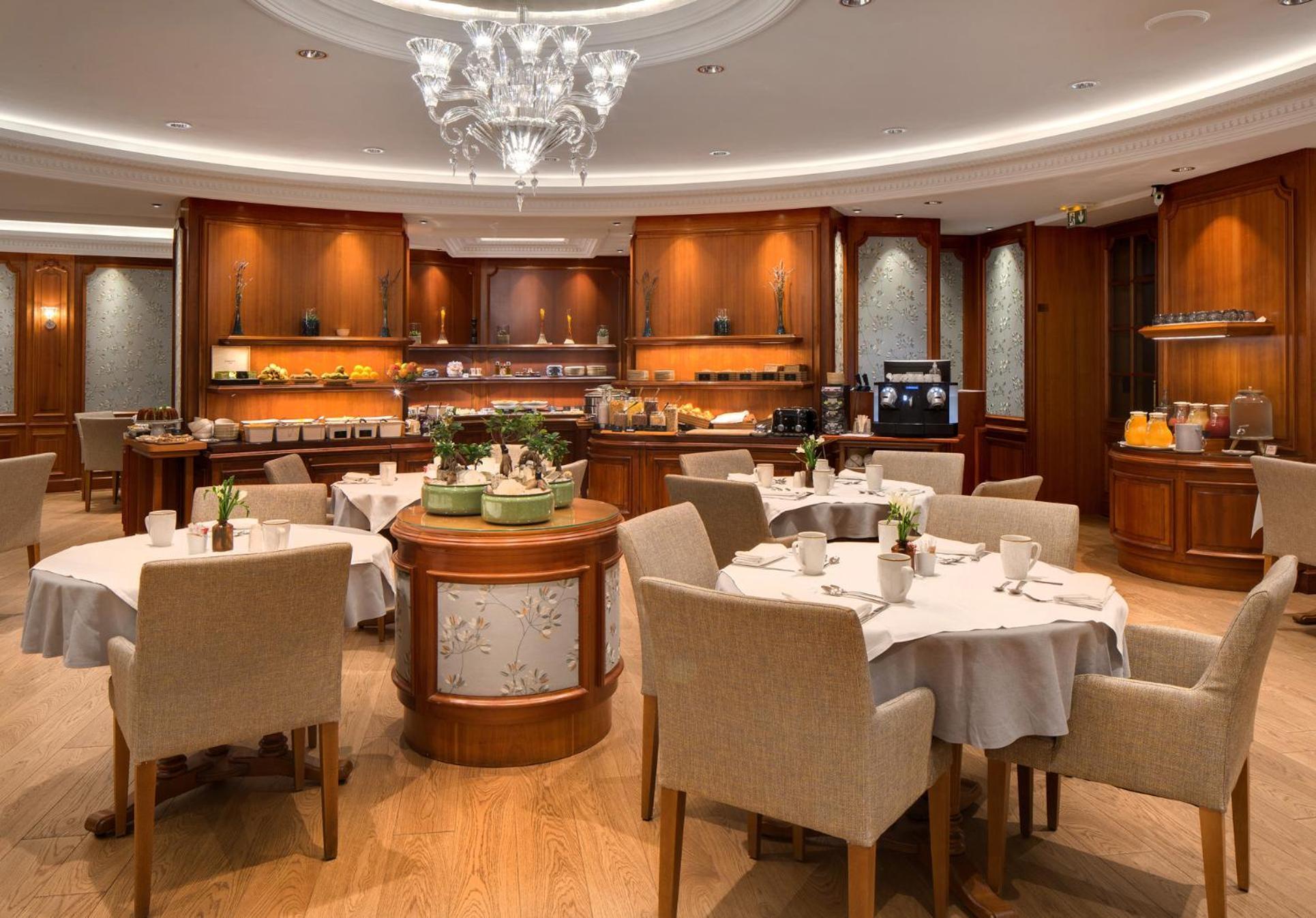Chateau Frontenac 4* Paris